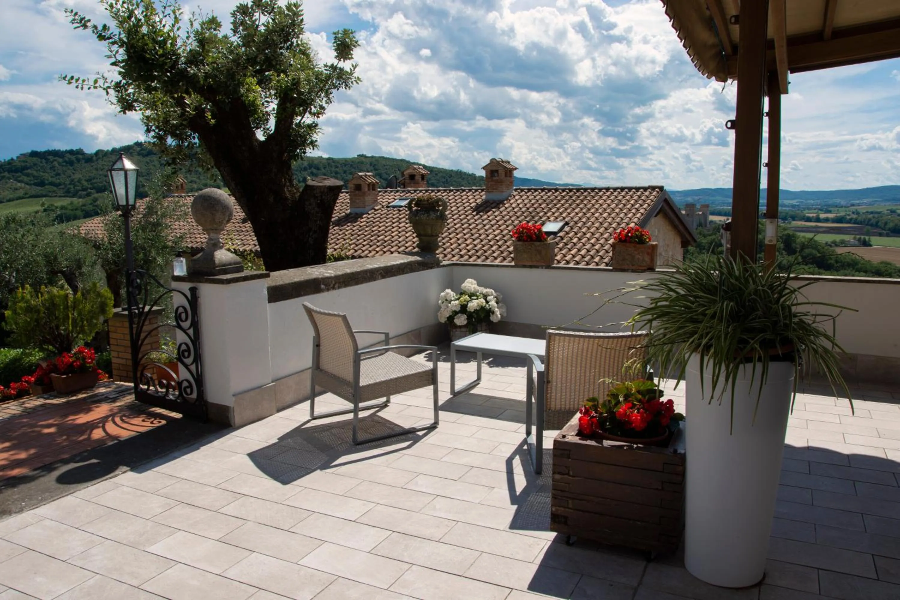 Patio in Bed and Breakfast Albe