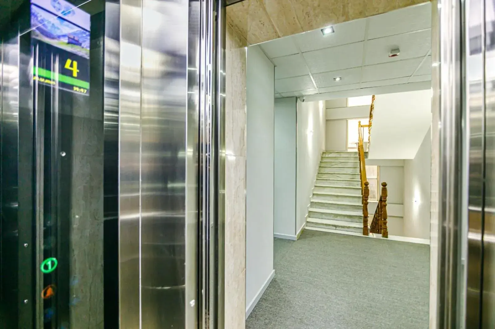 Suite with Balcony in GREEN PARK HOTEl Suite with Balcony in GREEN PARK HOTEl