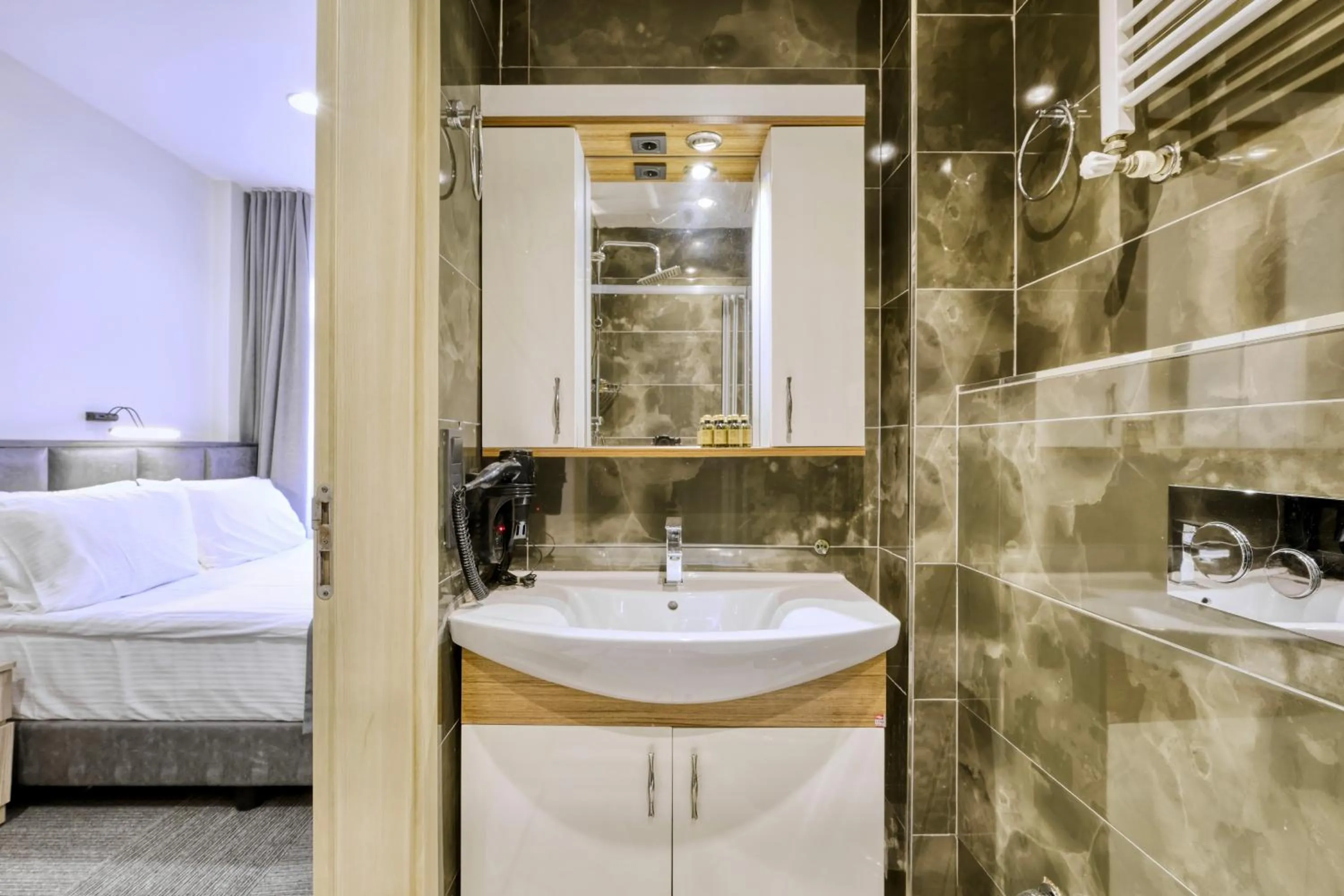 Toilet in Hub Inn Pera