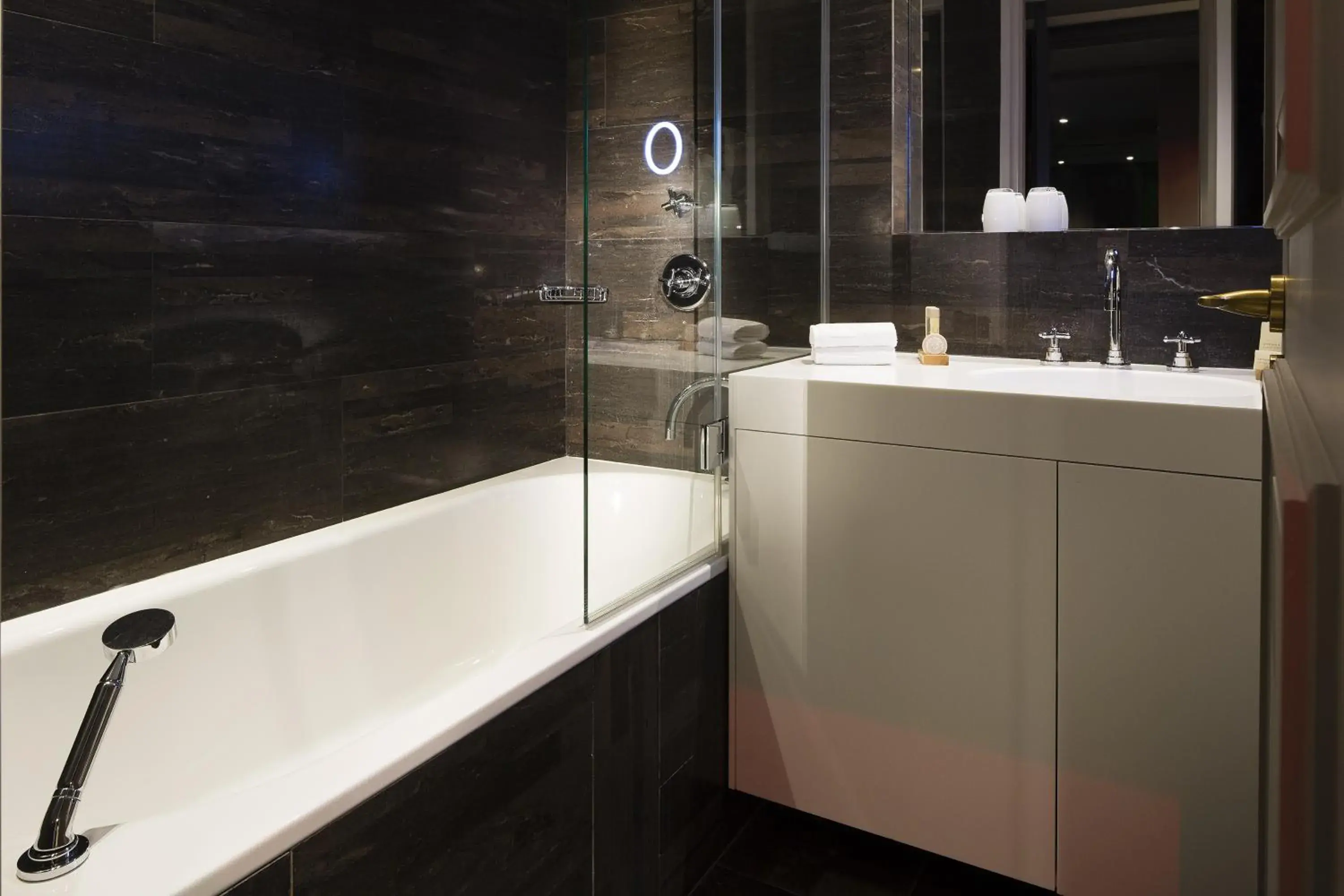 Deluxe Room in Hôtel Le Marianne Deluxe Room in Hôtel Le Marianne