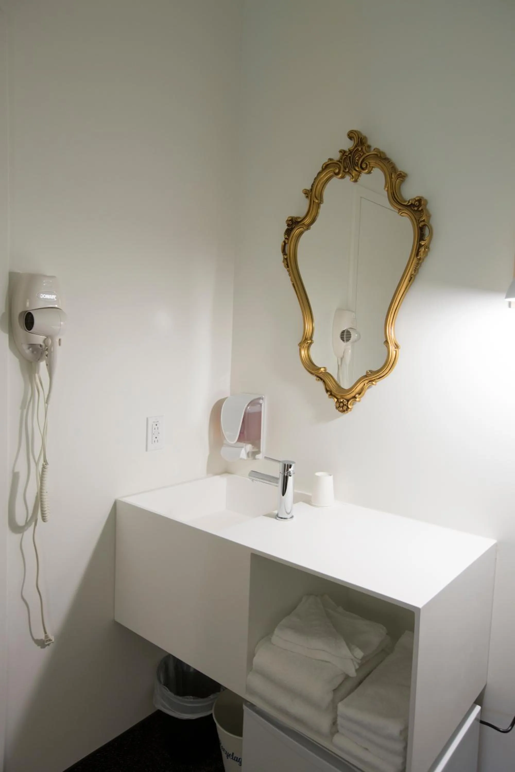 Bathroom in Le Saint-Crème, Alma