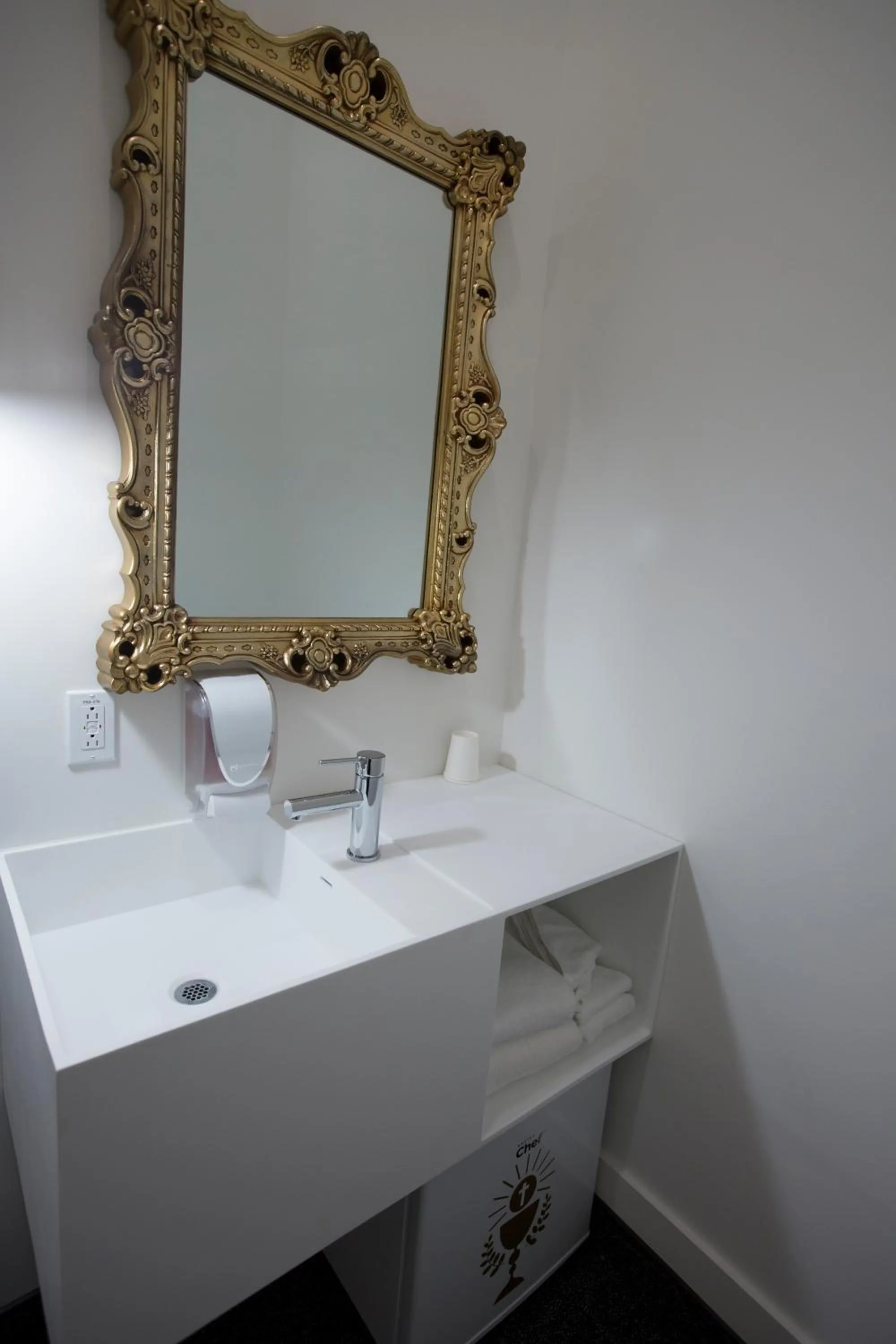 Bathroom in Le Saint-Crème, Alma