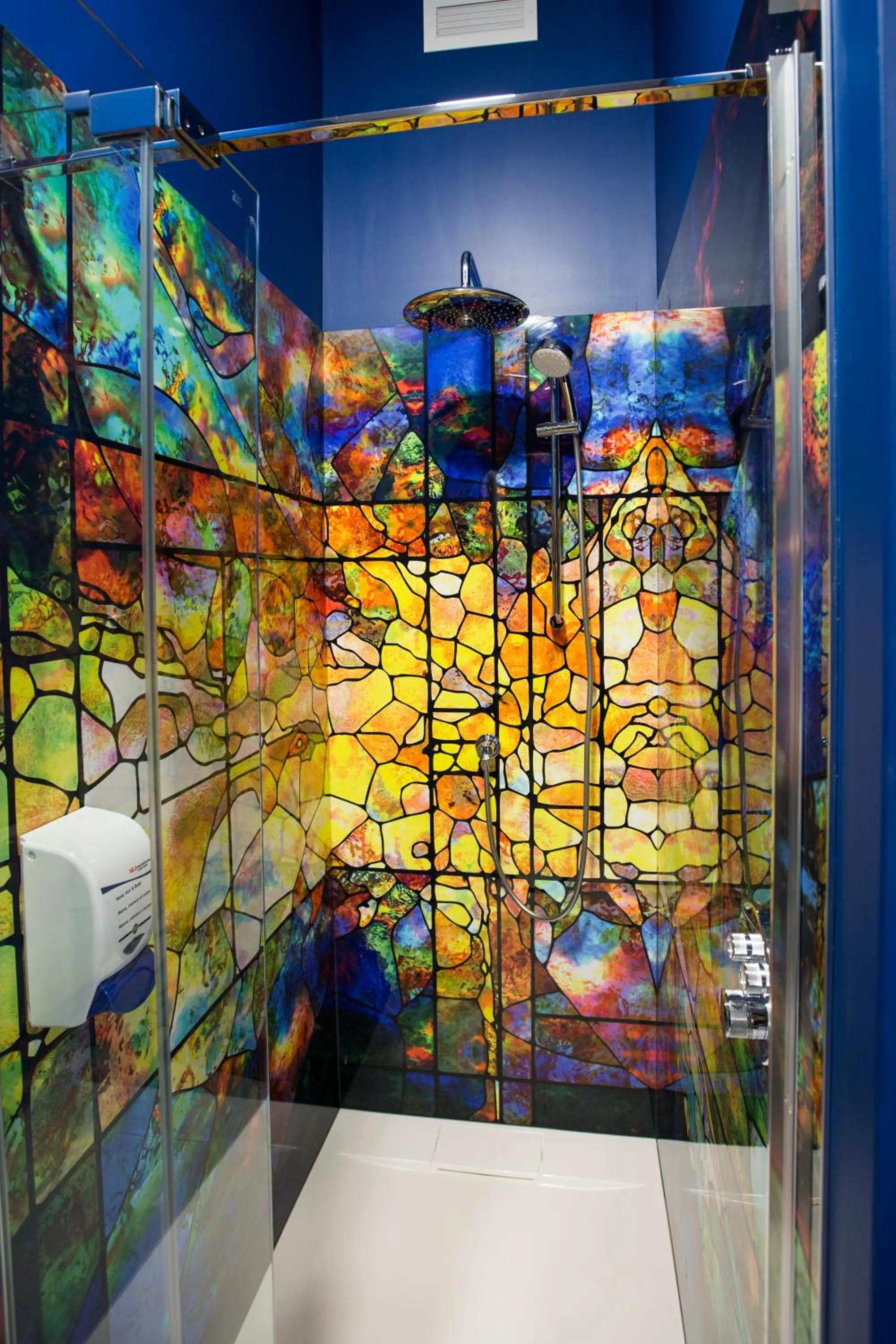 Shower in Le Saint-Crème, Alma