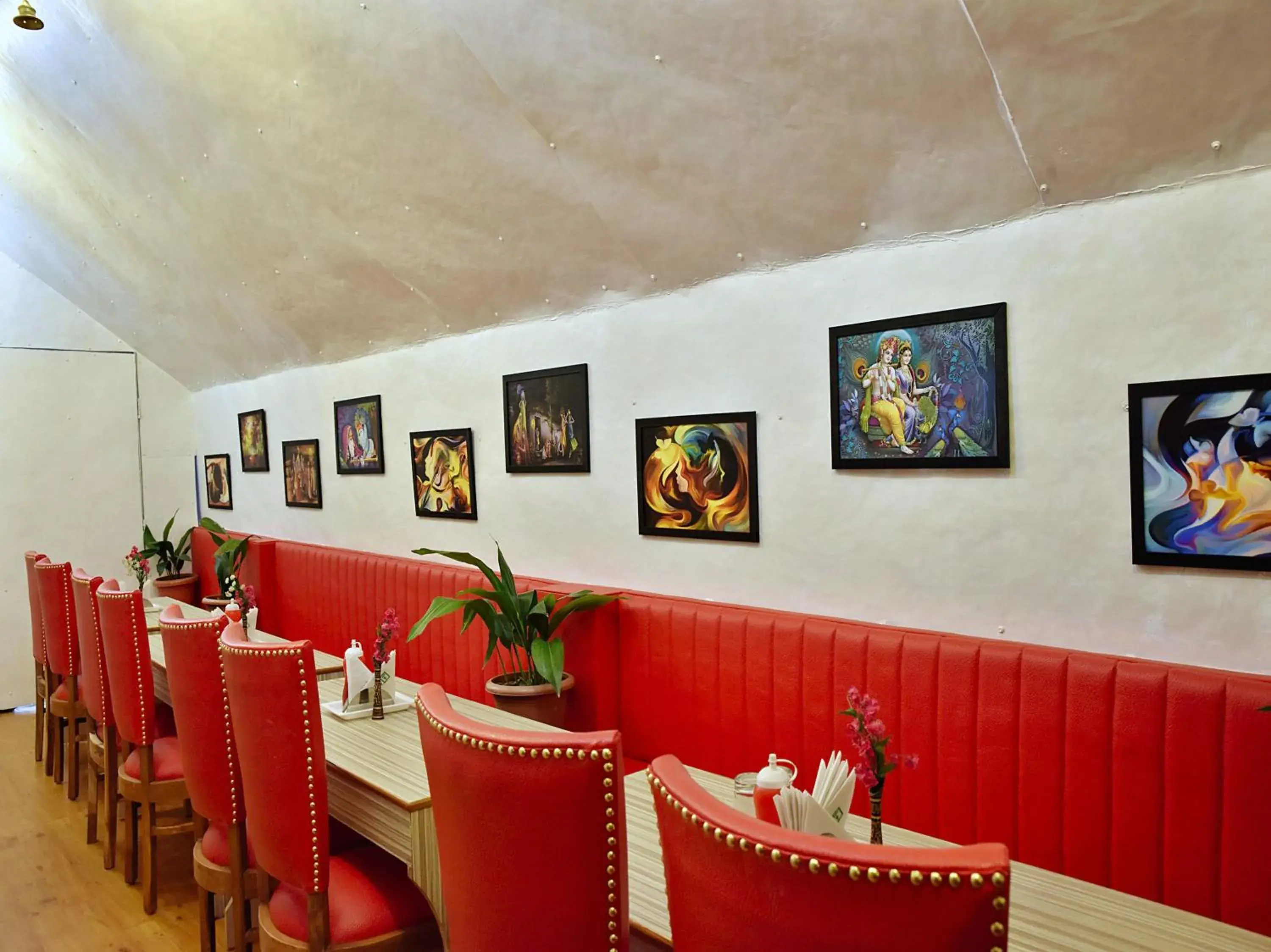 Restaurant/places to eat in Hotel Chaman Palace Restaurant/places to eat in Hotel Chaman Palace