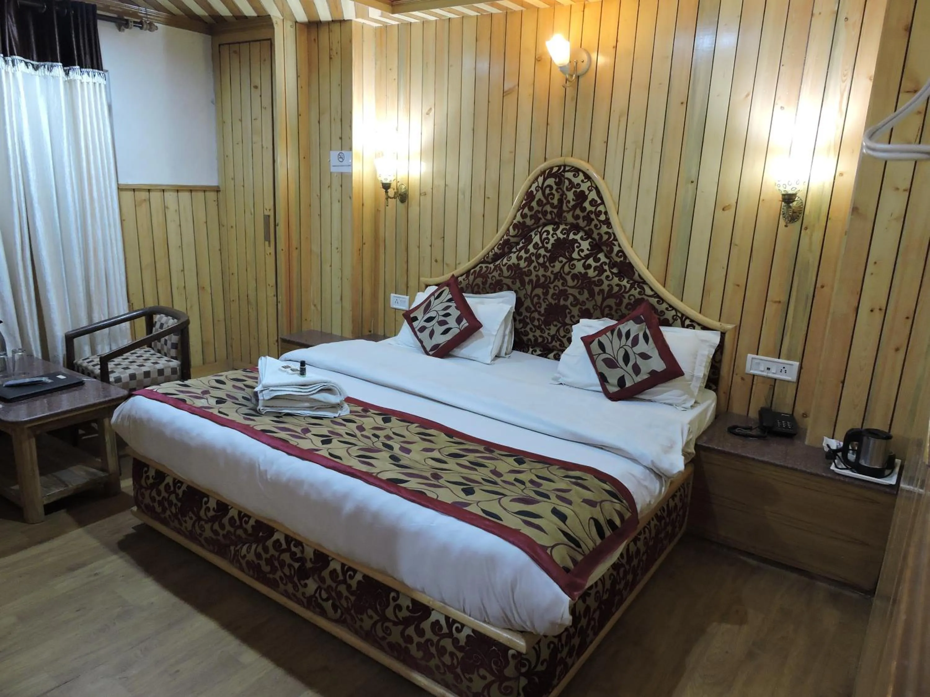 Photo of the whole room, Bed in Hotel Chaman Palace