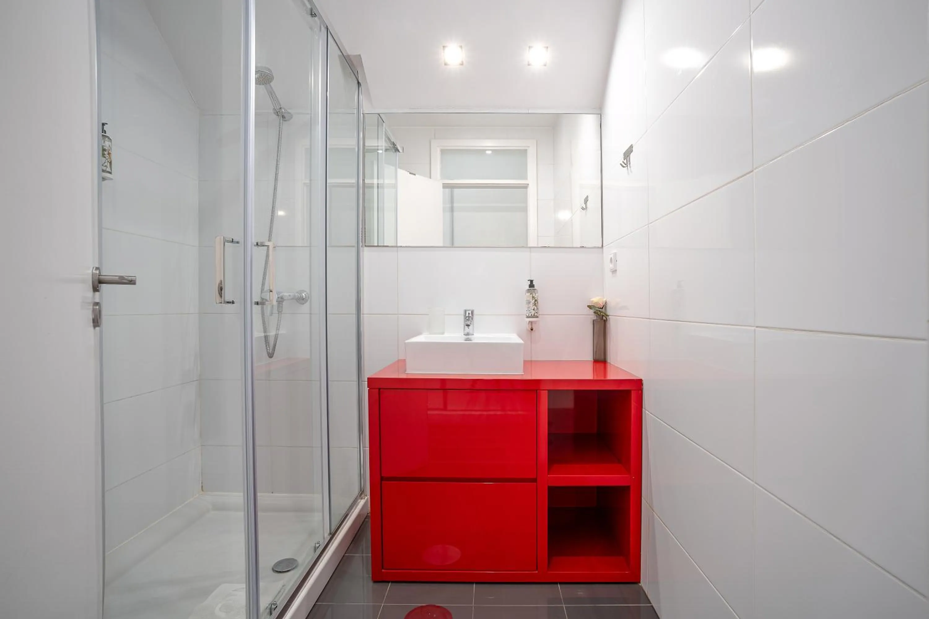 Shower in Oporto Trendy Apartments
