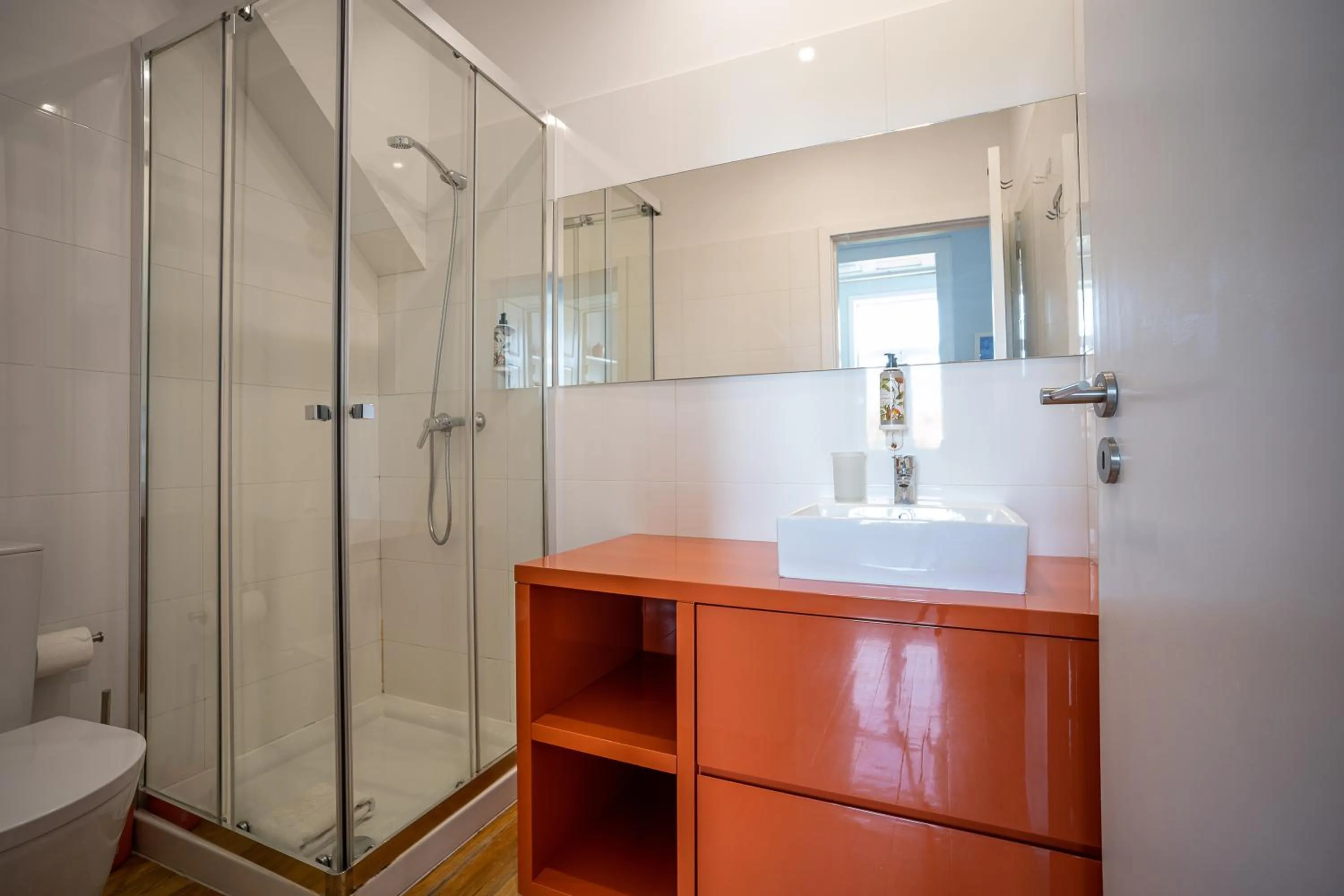 Shower in Oporto Trendy Apartments