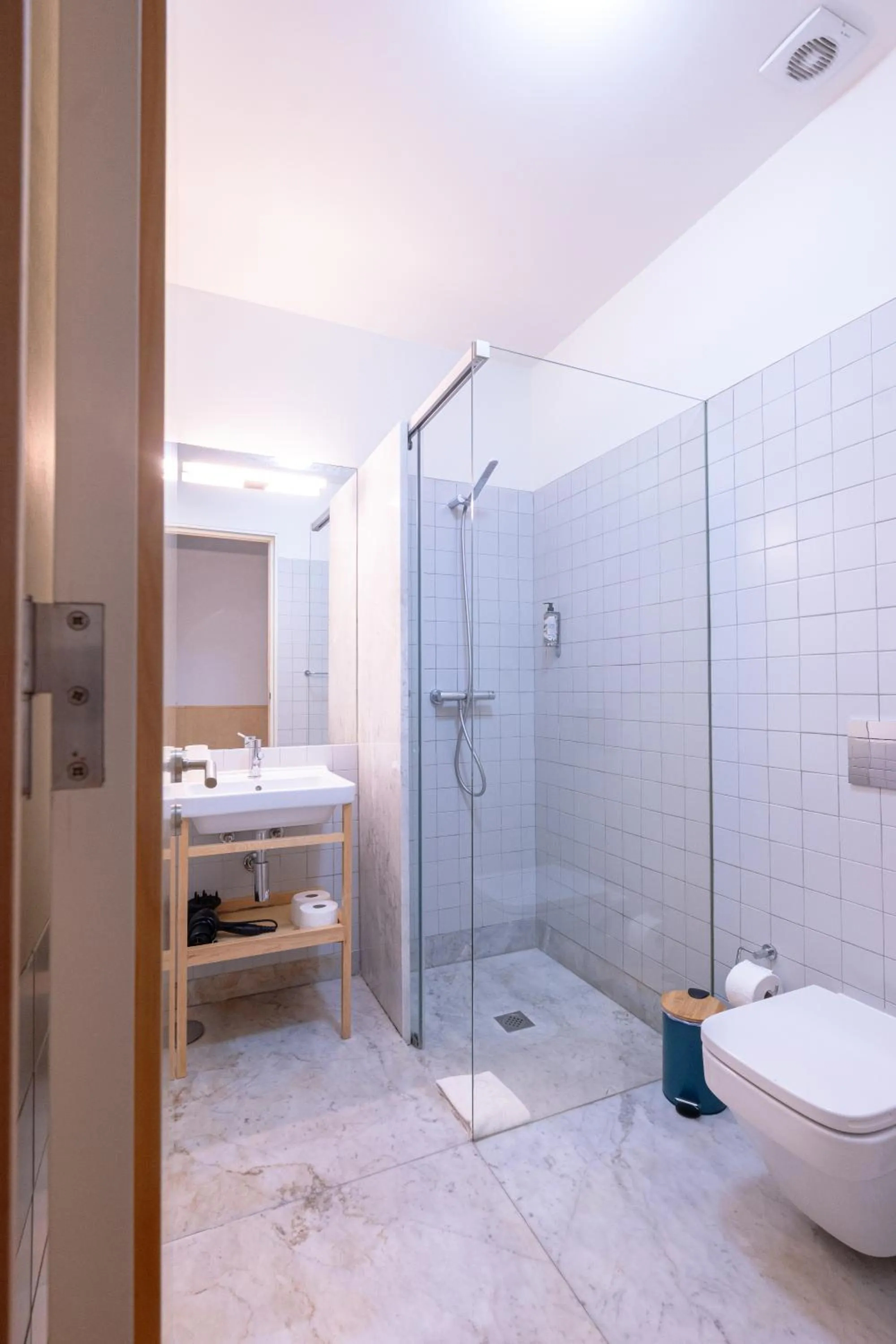 Shower in Oporto Trendy Apartments