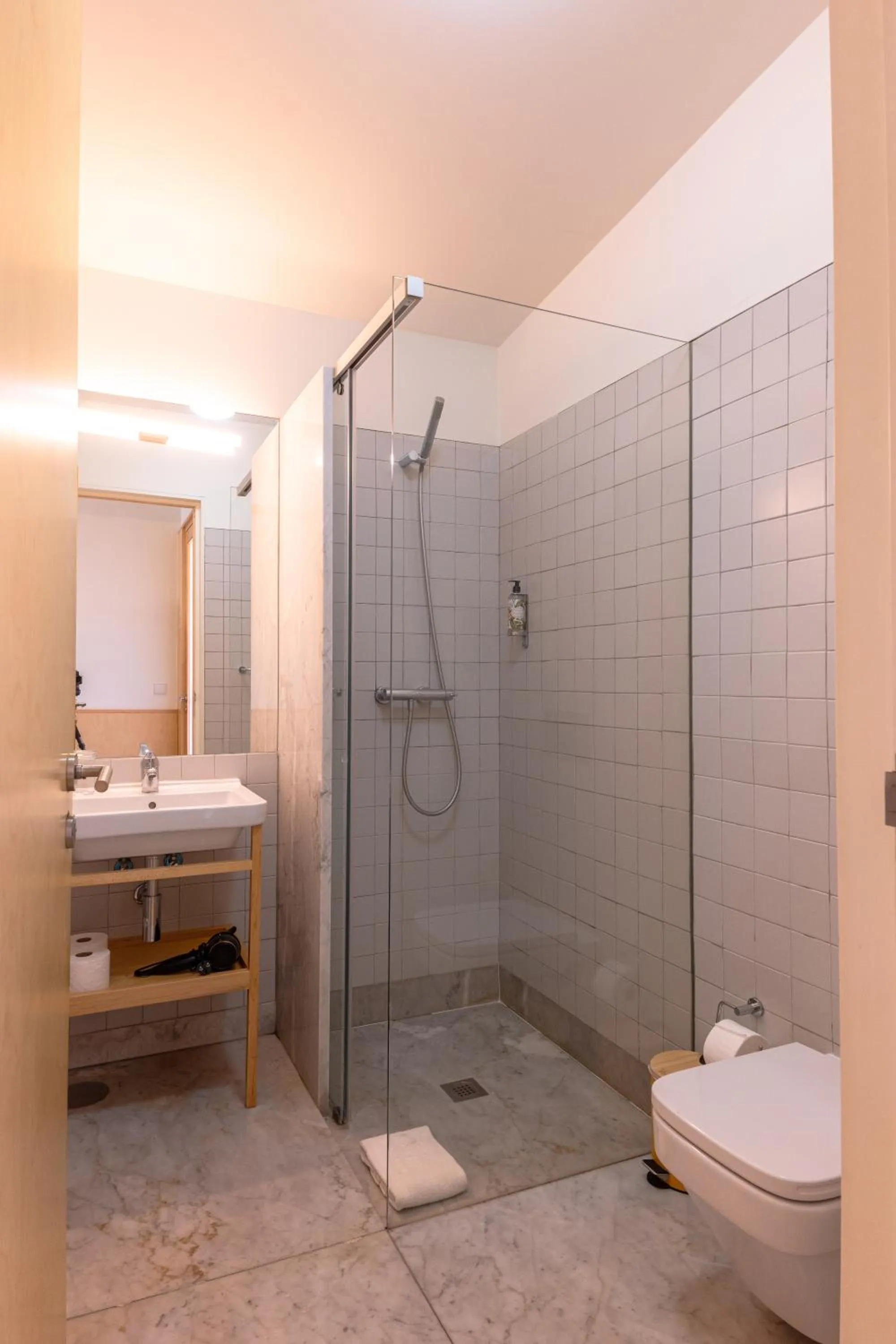 Shower in Oporto Trendy Apartments