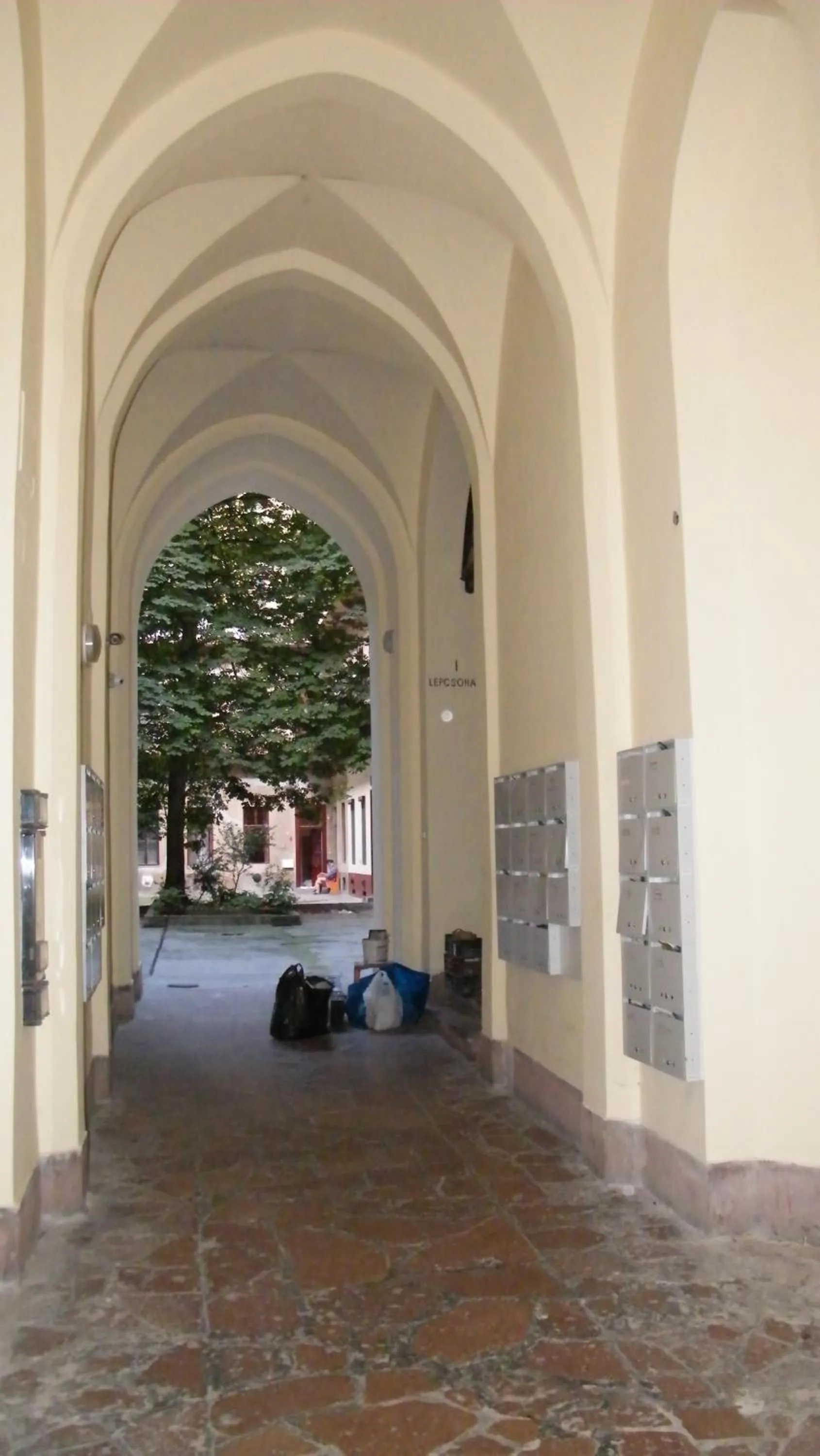Garden in Central King Apartment
