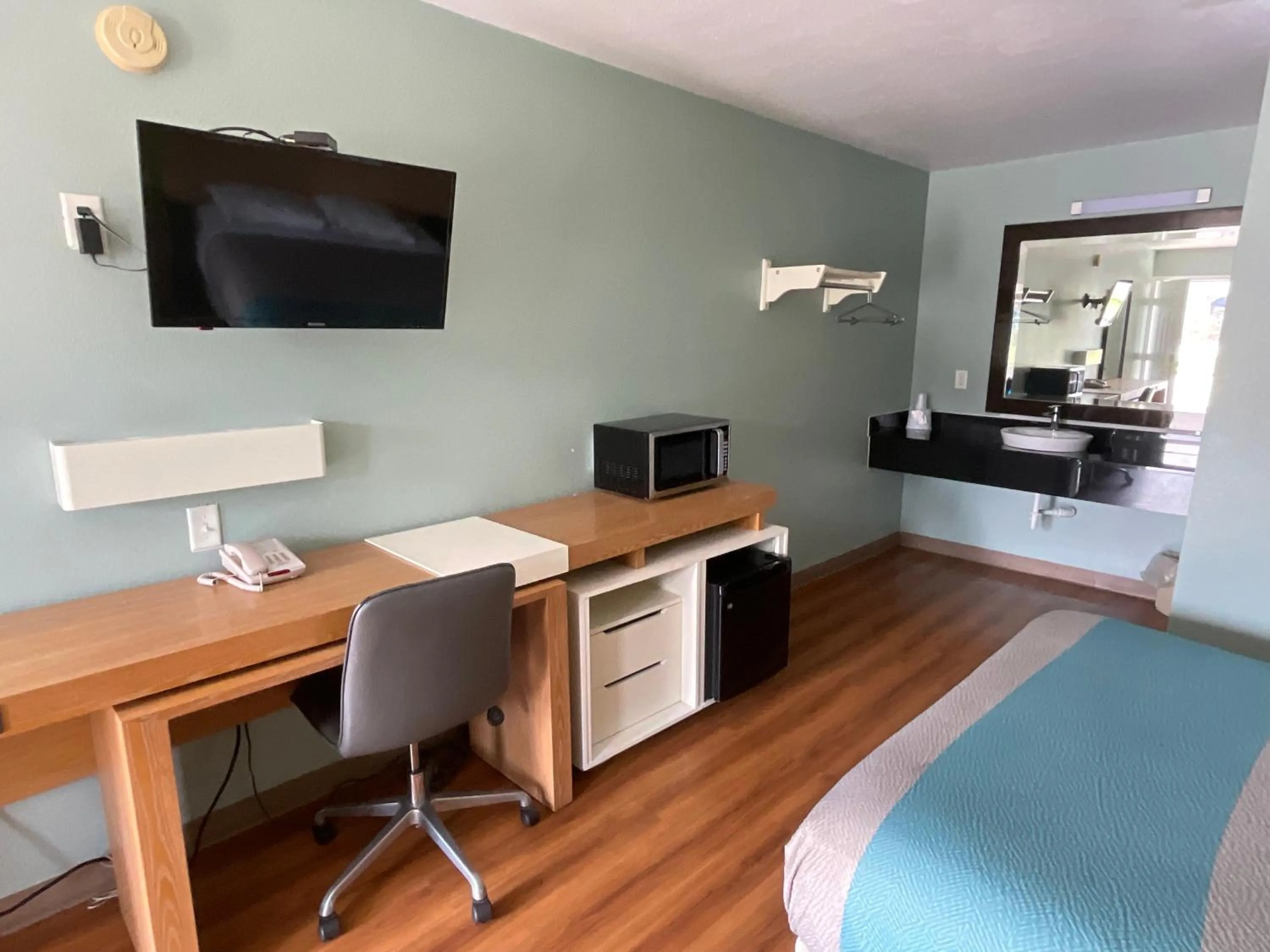 Bedroom in Country Yard Inn Sikeston - Miner Exit 67 on I-55