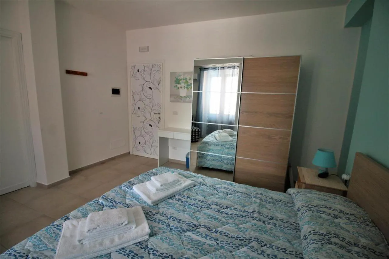 Photo of the whole room in La Rosatea Rooms