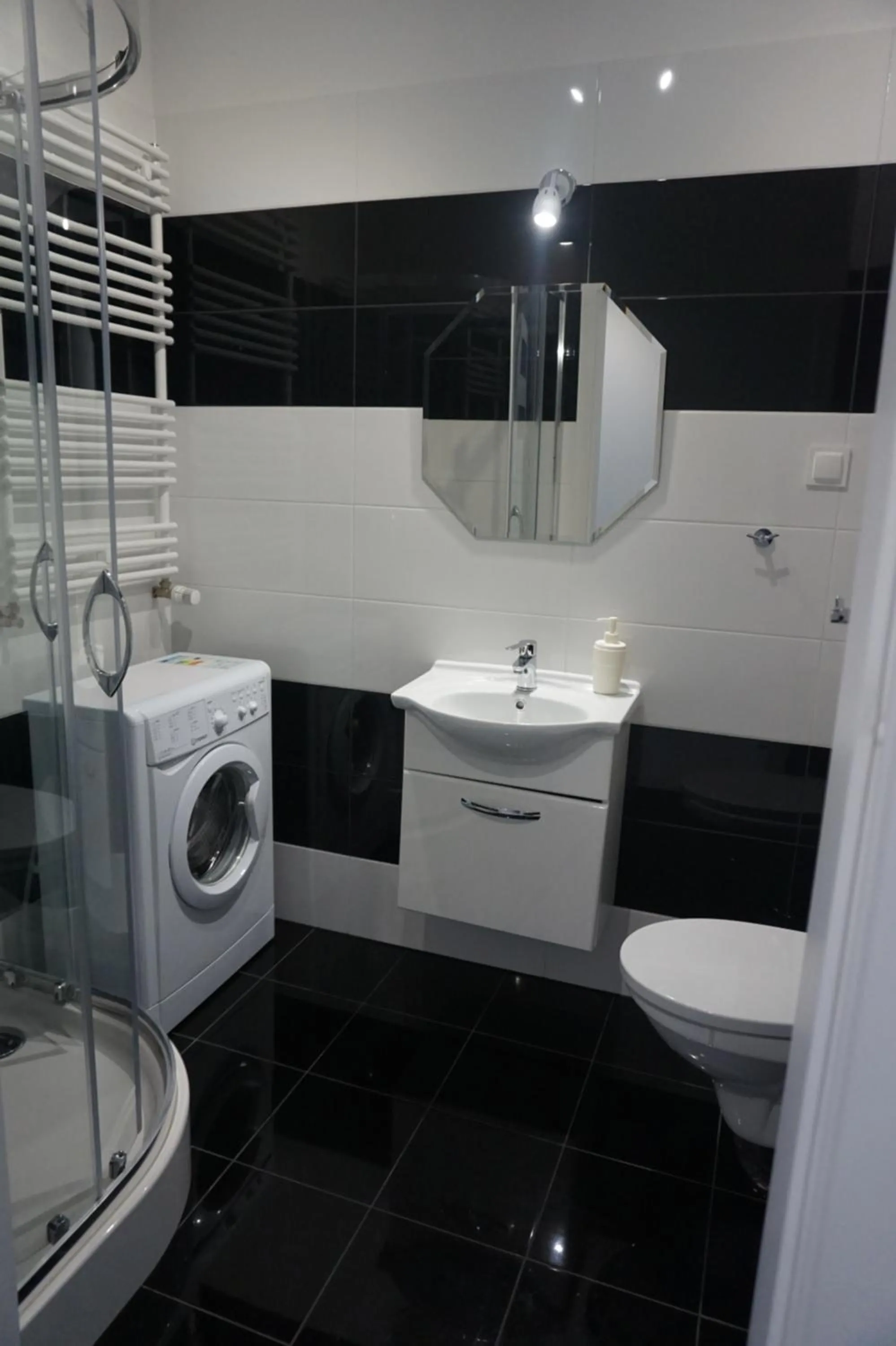 Shower in JTB Nautica Aparthotel