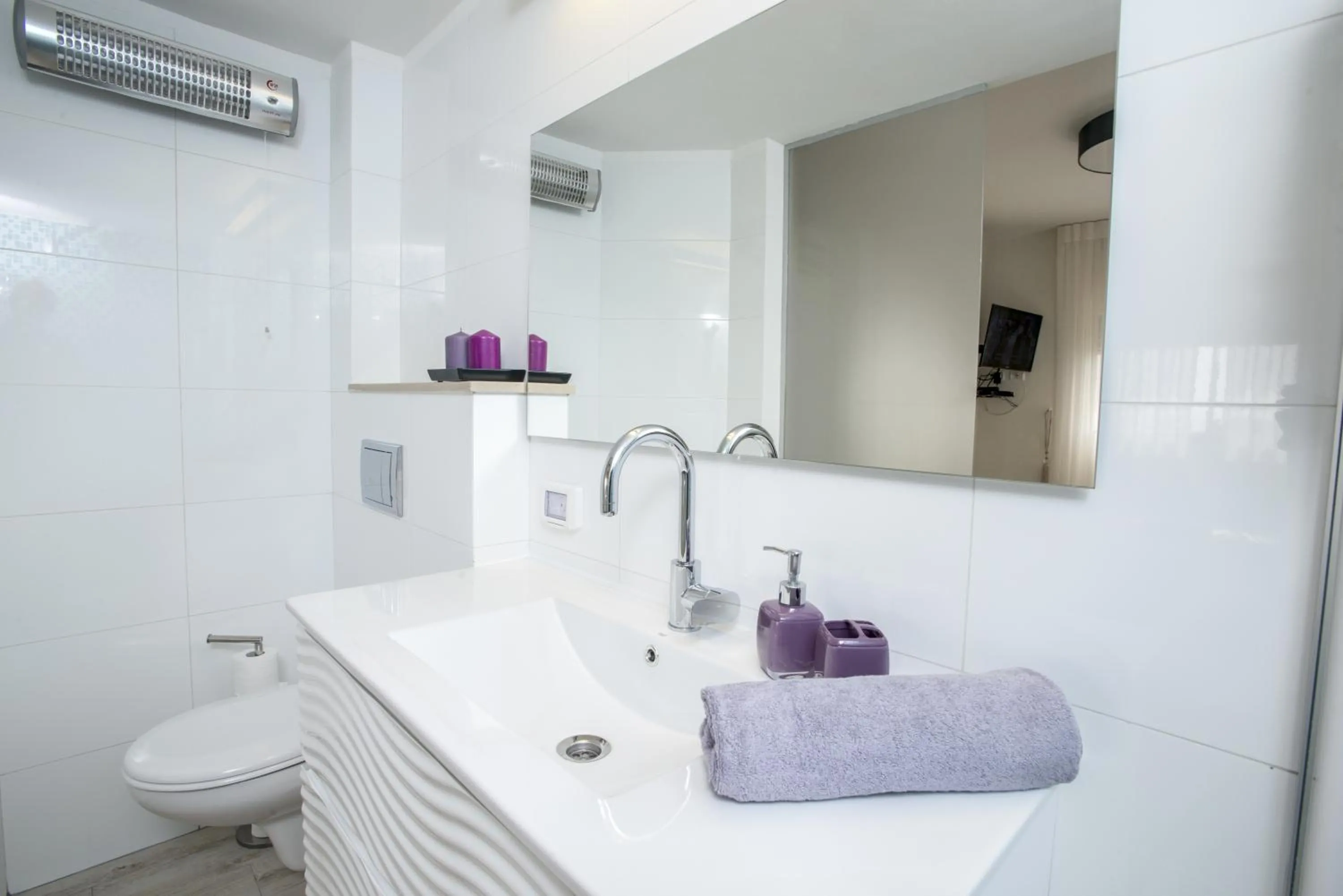 Bathroom in Eshkol Housing Haifa - Luxury Villa Panoramic Sea View חיפה כרמל