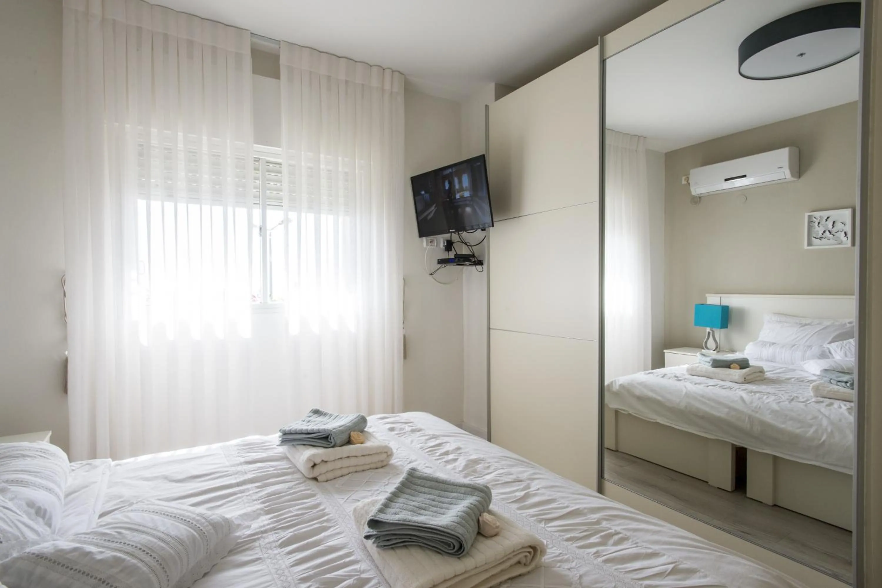 Bedroom, Bed in Eshkol Housing Haifa - Luxury Villa Panoramic Sea View חיפה כרמל