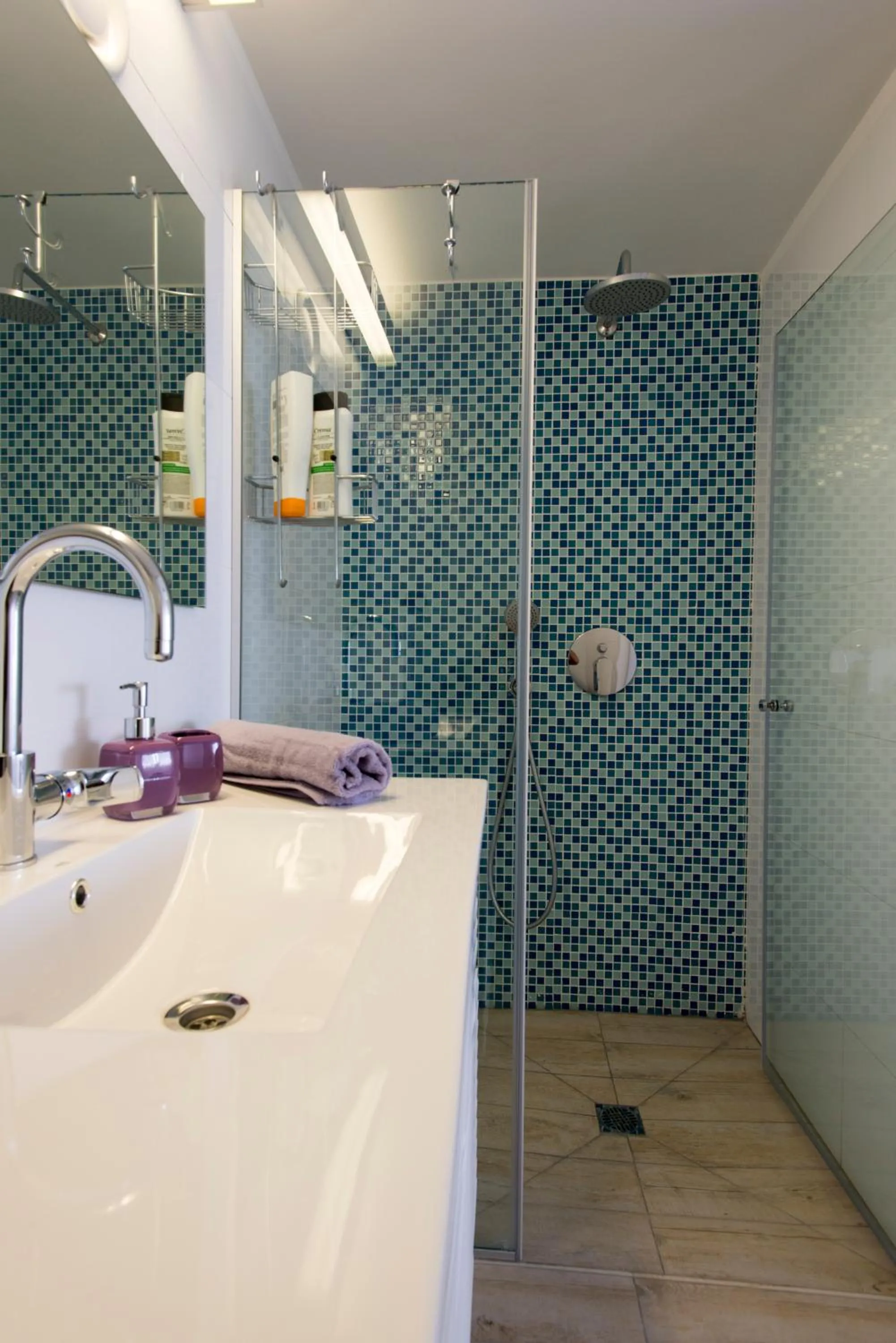 Shower in Eshkol Housing Haifa - Luxury Villa Panoramic Sea View חיפה כרמל