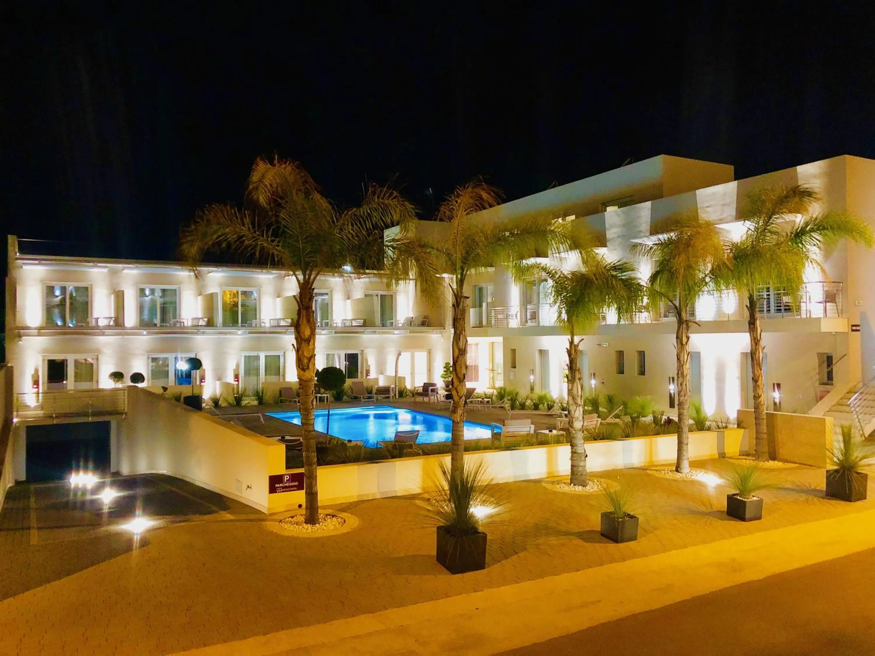 Pool view in Hotel Vespucci