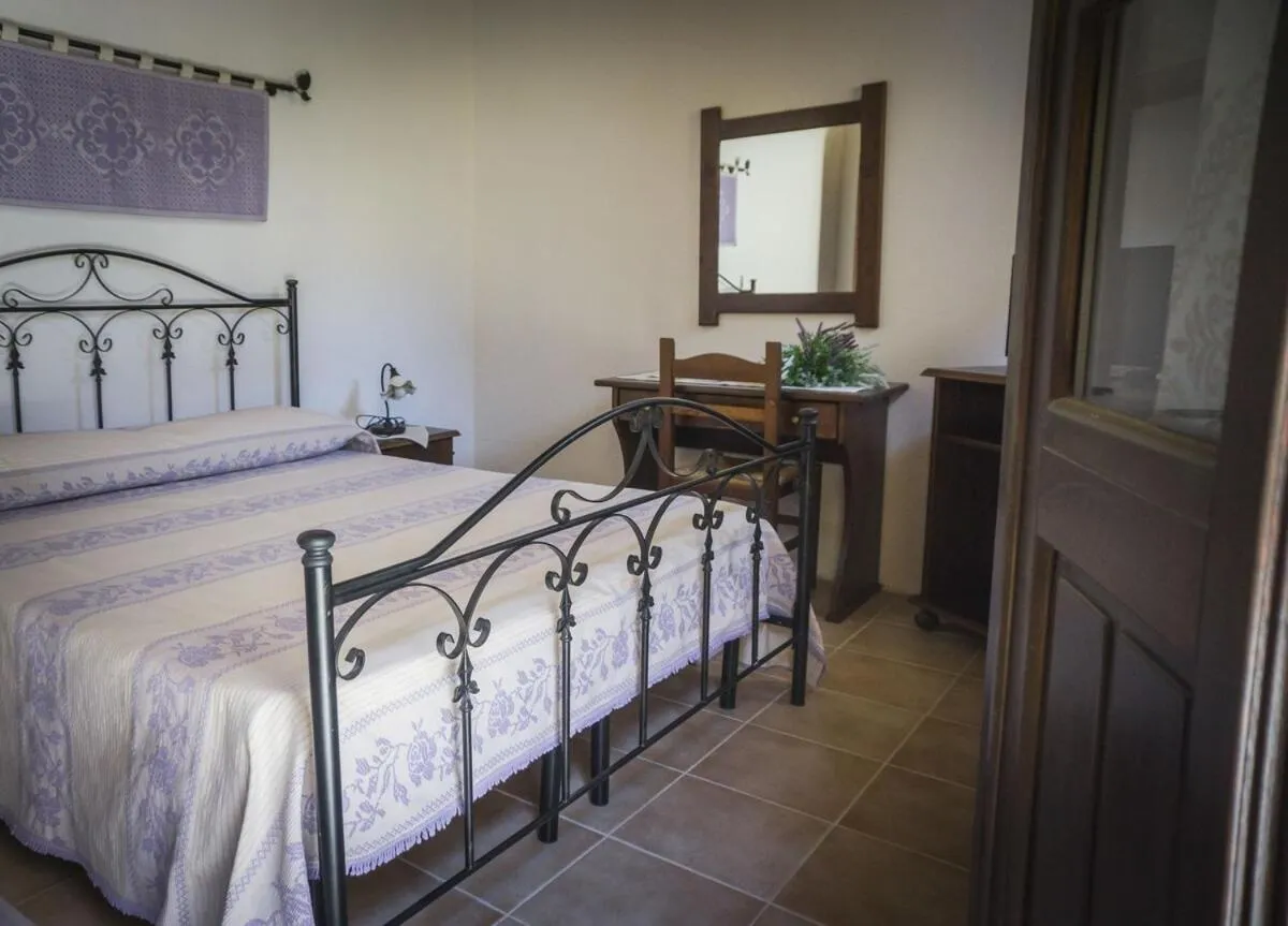 Bed in Albergo Diffuso Il Mandorlo