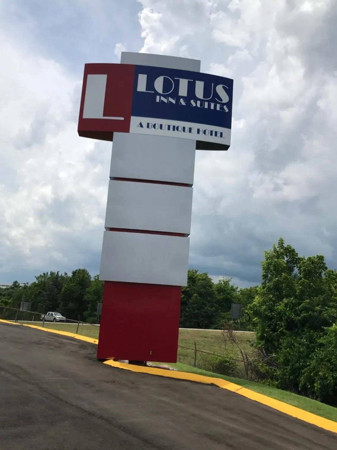 Property building in Lotus Inn and Suites Nashville