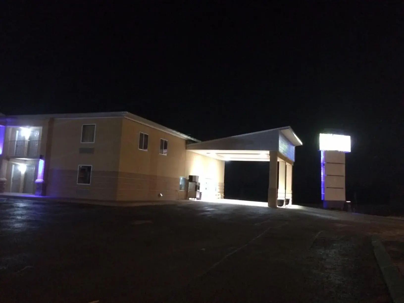 Property building in Lotus Inn and Suites Nashville Property building in Lotus Inn and Suites Nashville