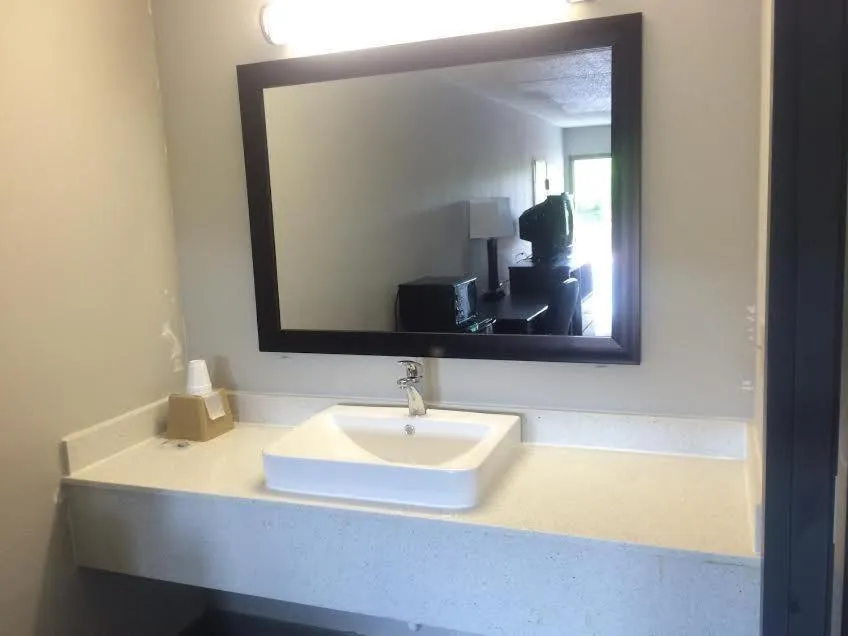 Toilet in Lotus Inn and Suites Nashville