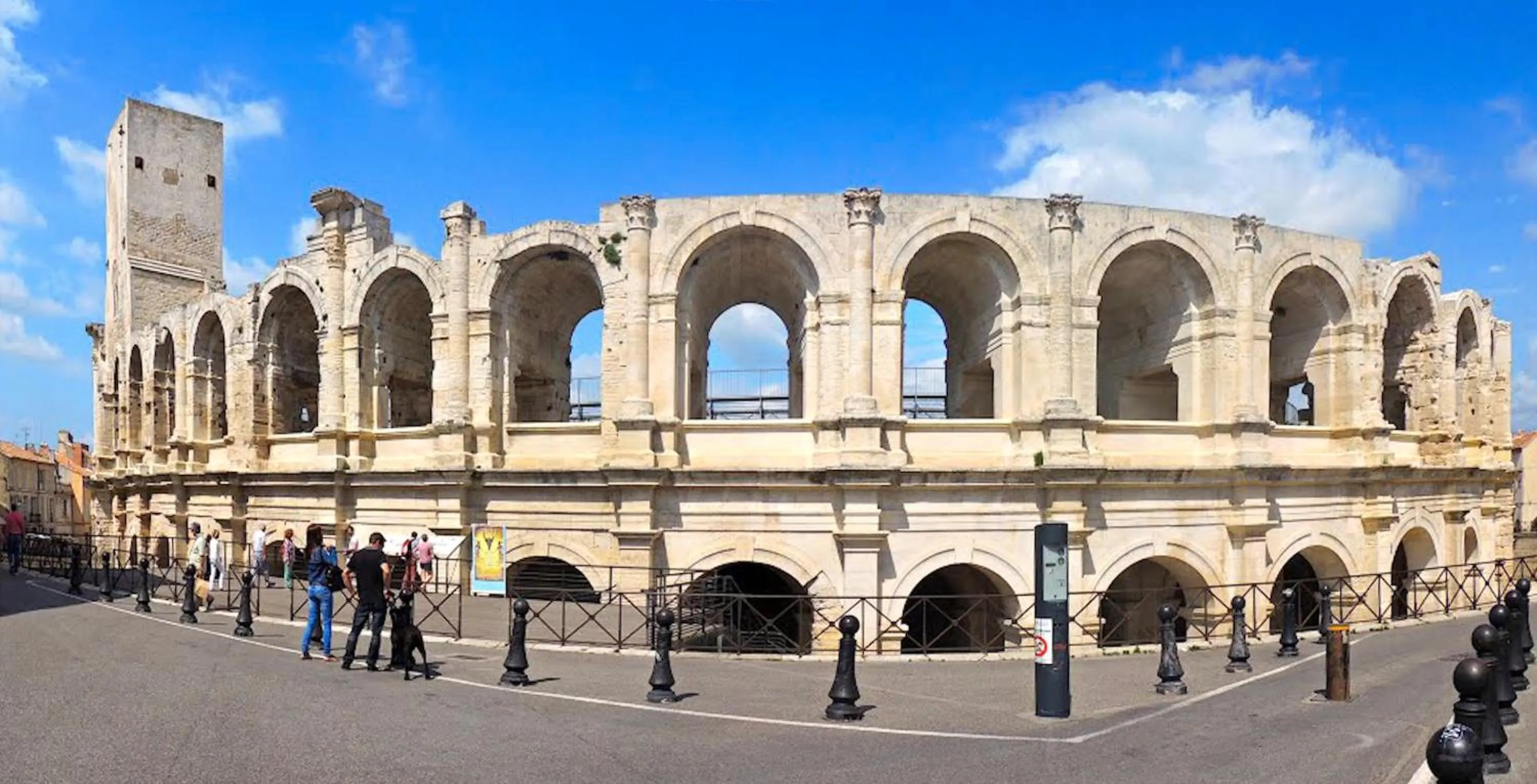 Nearby landmark in La Résidence Arles Centre