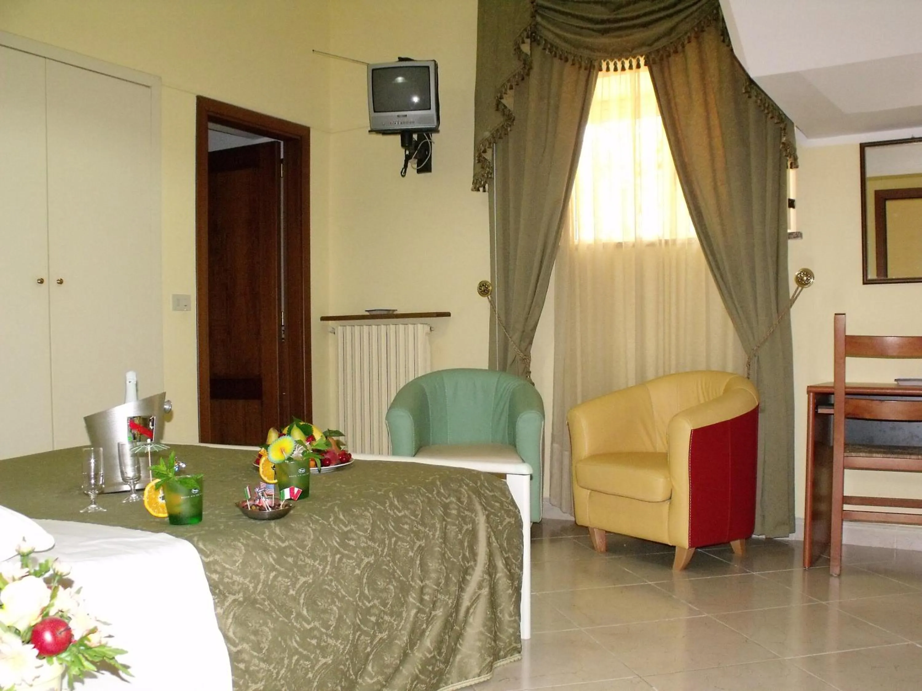 Shower, Bed in Albergo B&B Ristorante Grace