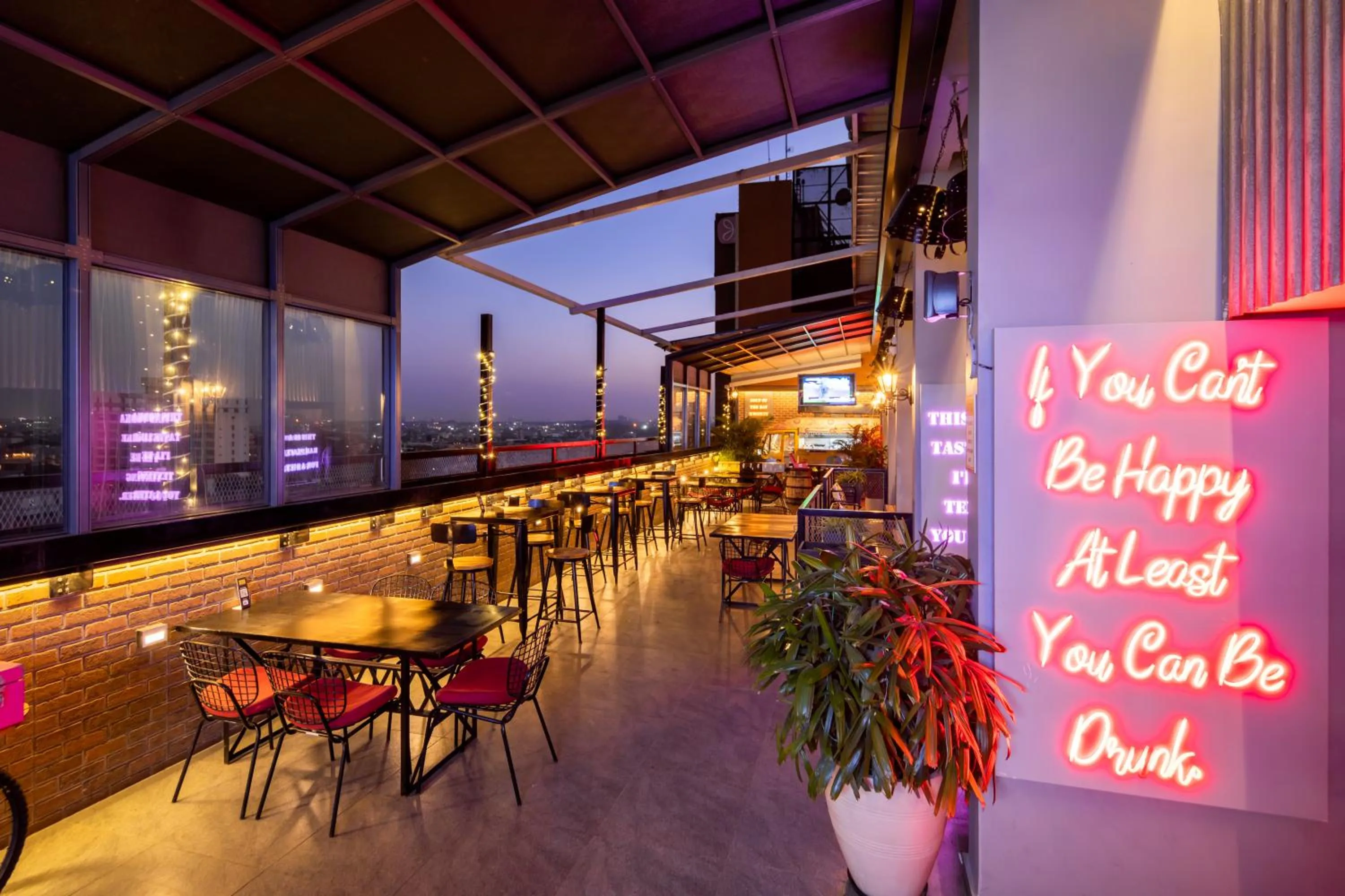 Lounge or bar in ibis Bengaluru City Centre - An Accor Brand