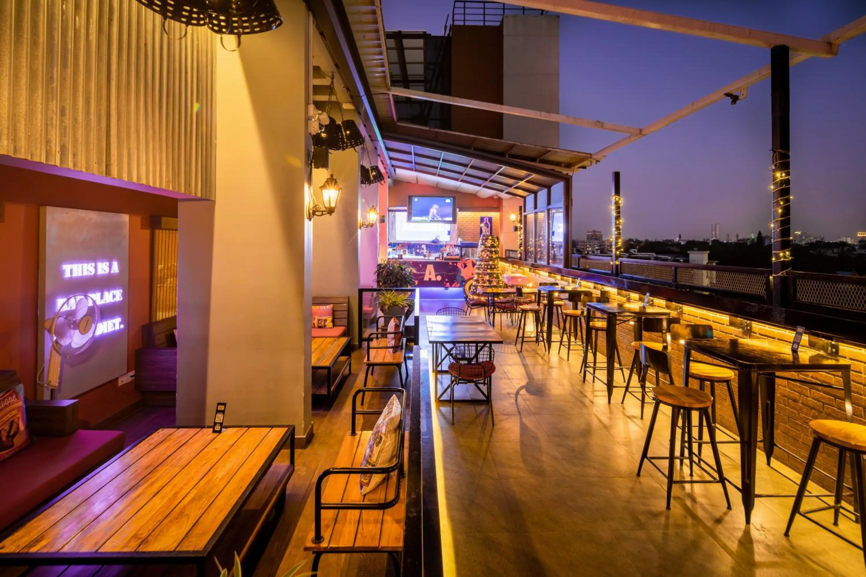 Lounge or bar in ibis Bengaluru City Centre - An Accor Brand