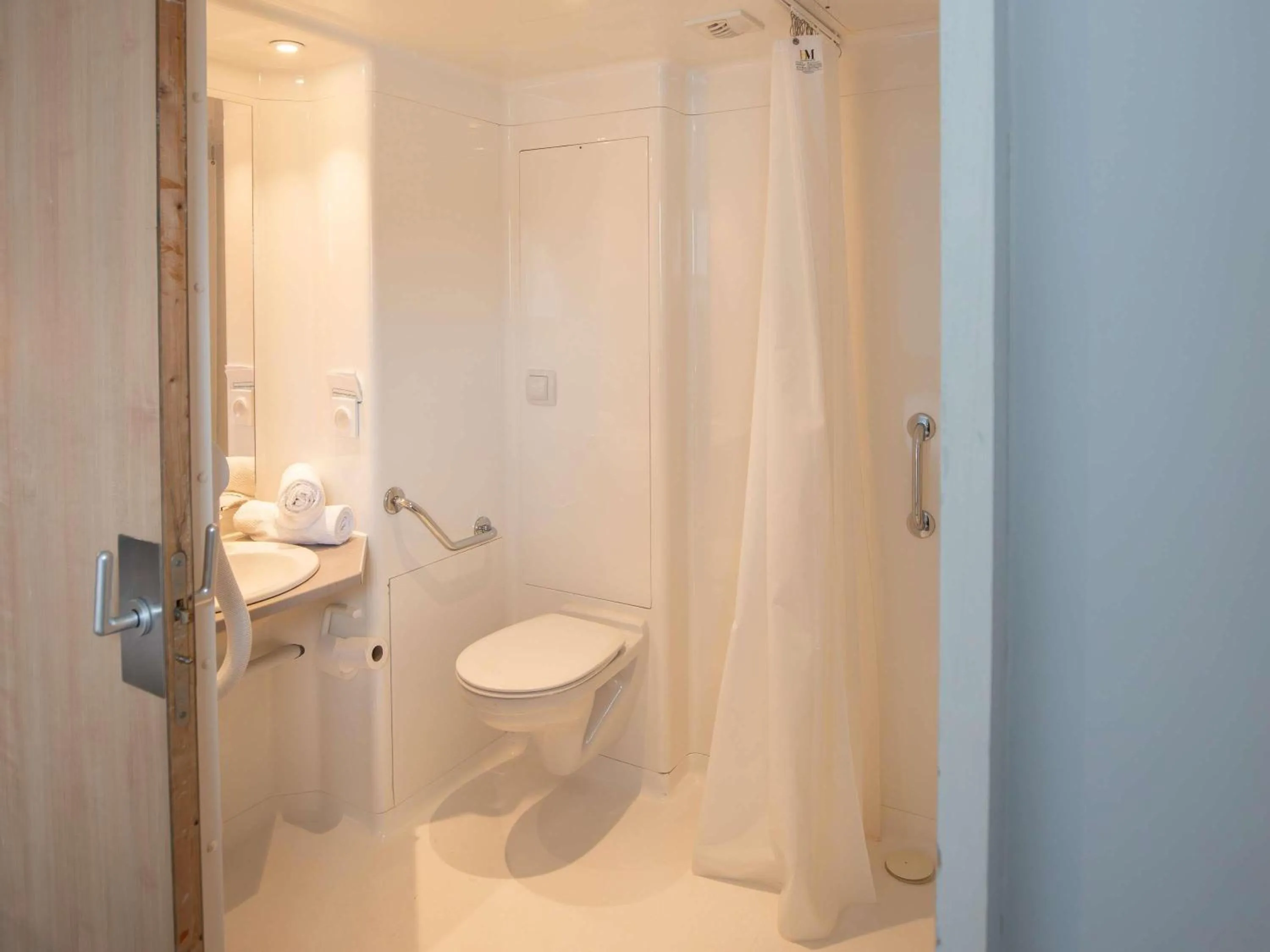 Bedroom in ibis budget Ciboure St-Jean-Luz