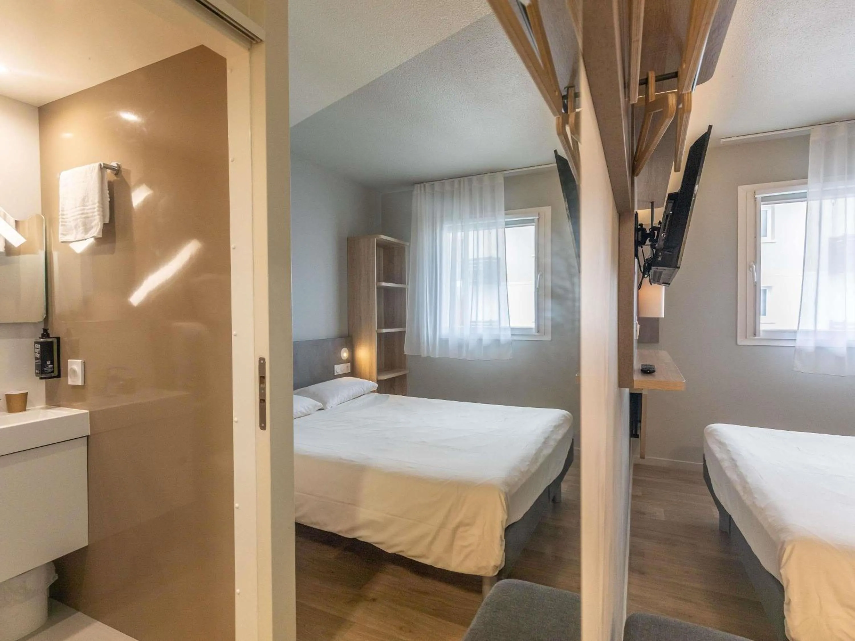 Bedroom, Bed in ibis budget Ciboure St-Jean-Luz