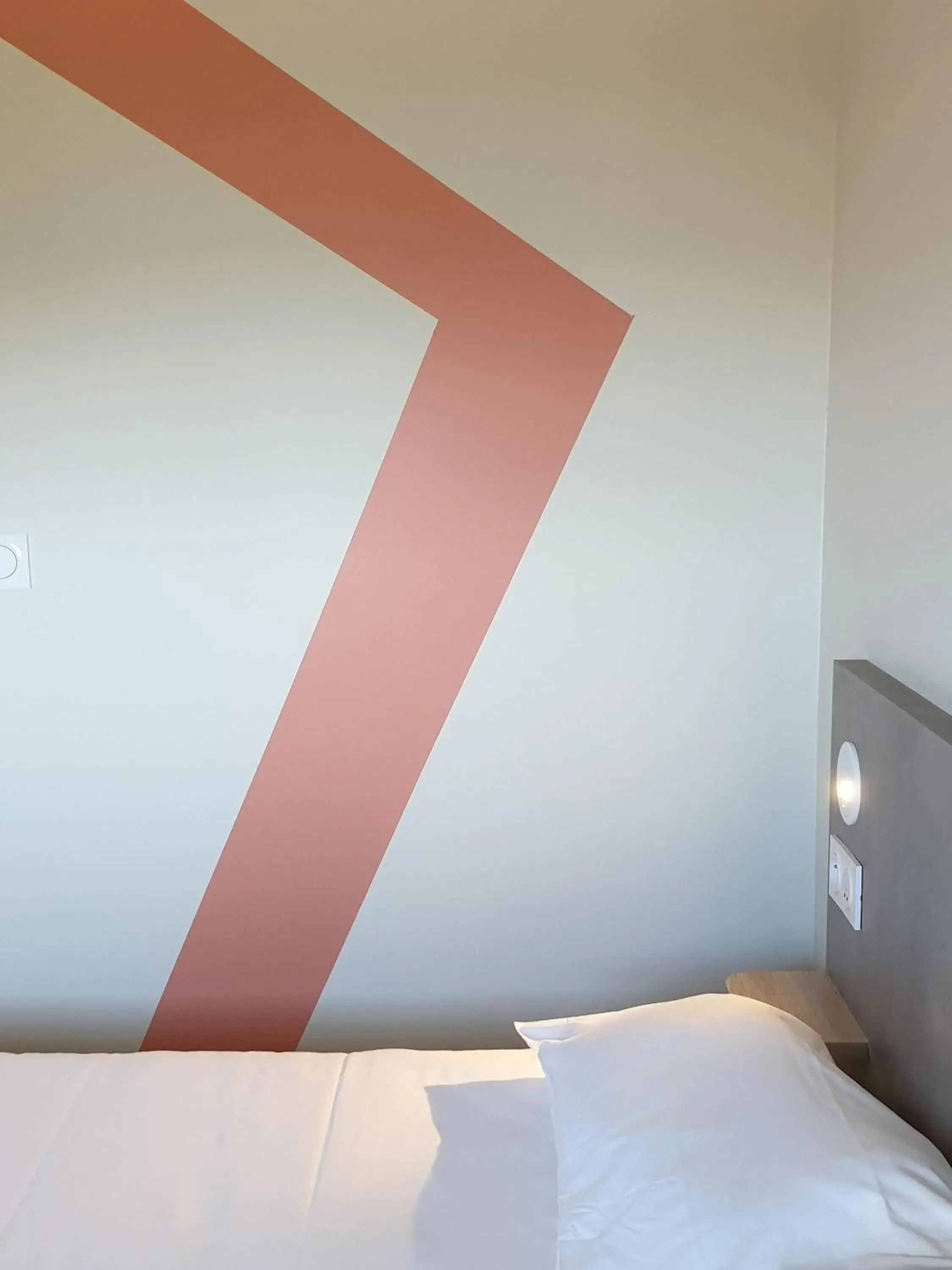 Bedroom, Bed in ibis budget Ciboure St-Jean-Luz Bedroom, Bed in ibis budget Ciboure St-Jean-Luz