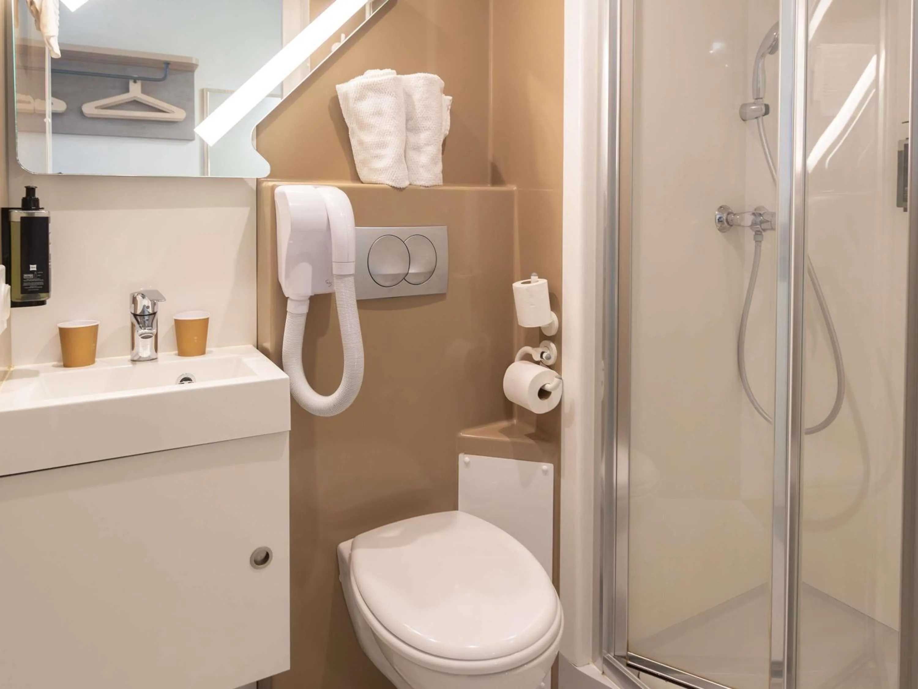 Bedroom in ibis budget Ciboure St-Jean-Luz