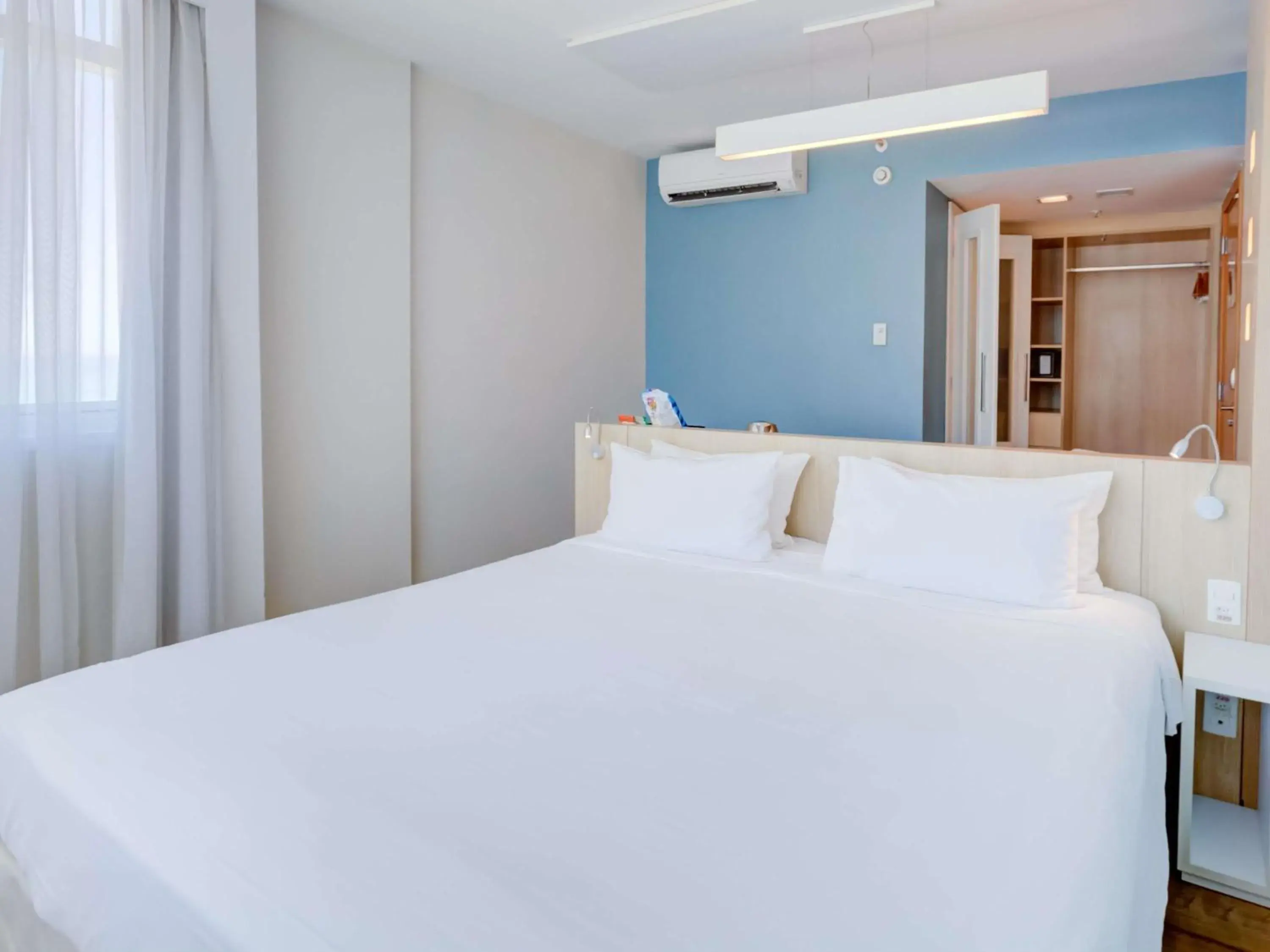 Superior Room with Double Bed and Ocean View - single occupancy in Mercure Rio de Janeiro Barra da Tijuca Superior Room with Double Bed and Ocean View - single occupancy in Mercure Rio de Janeiro Barra da Tijuca
