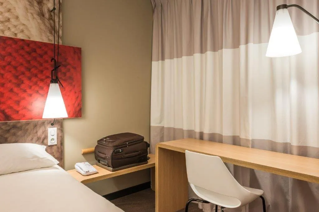 Living room, Bed in Ibis Hamburg City