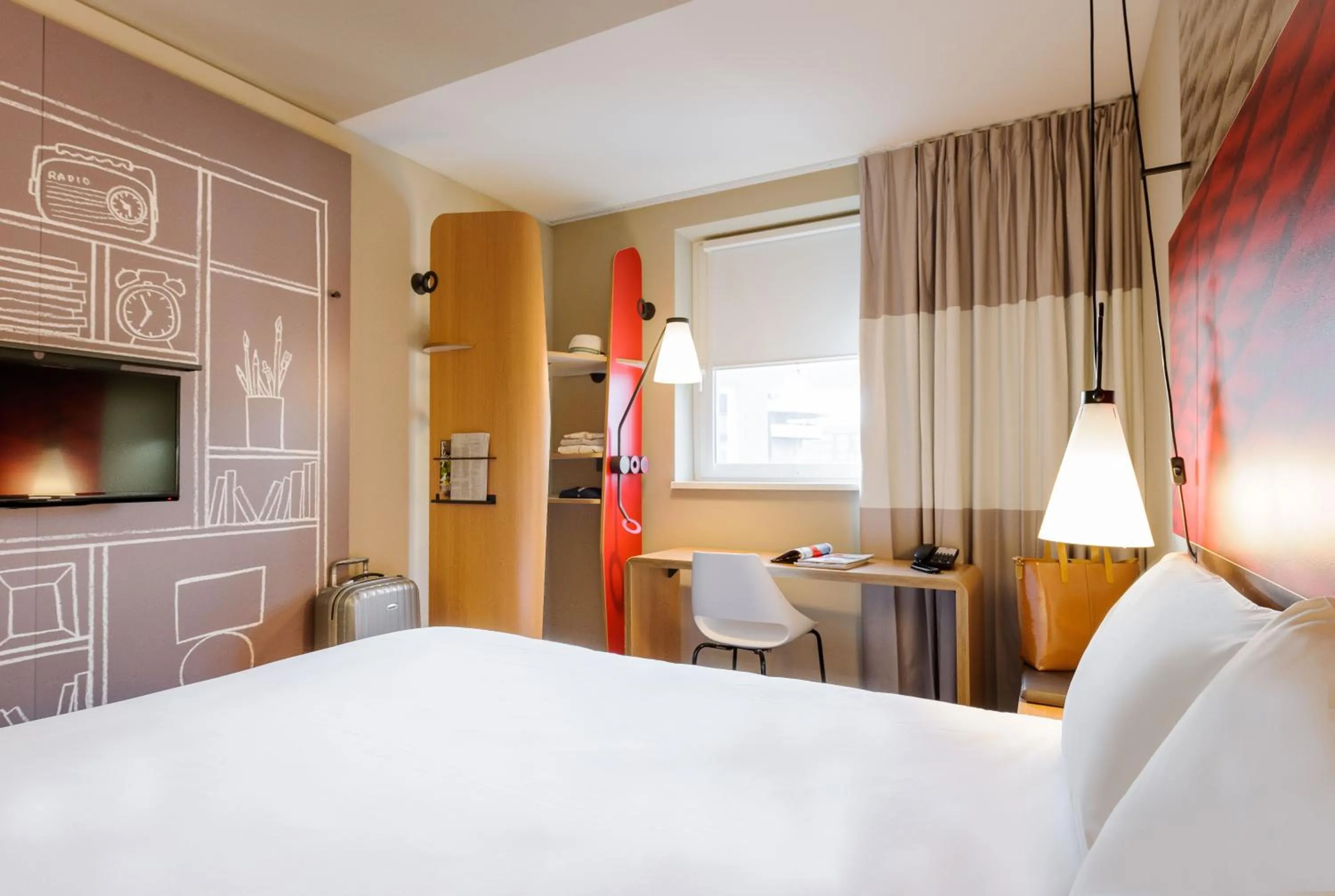 Photo of the whole room, Bed in Ibis Hamburg City
