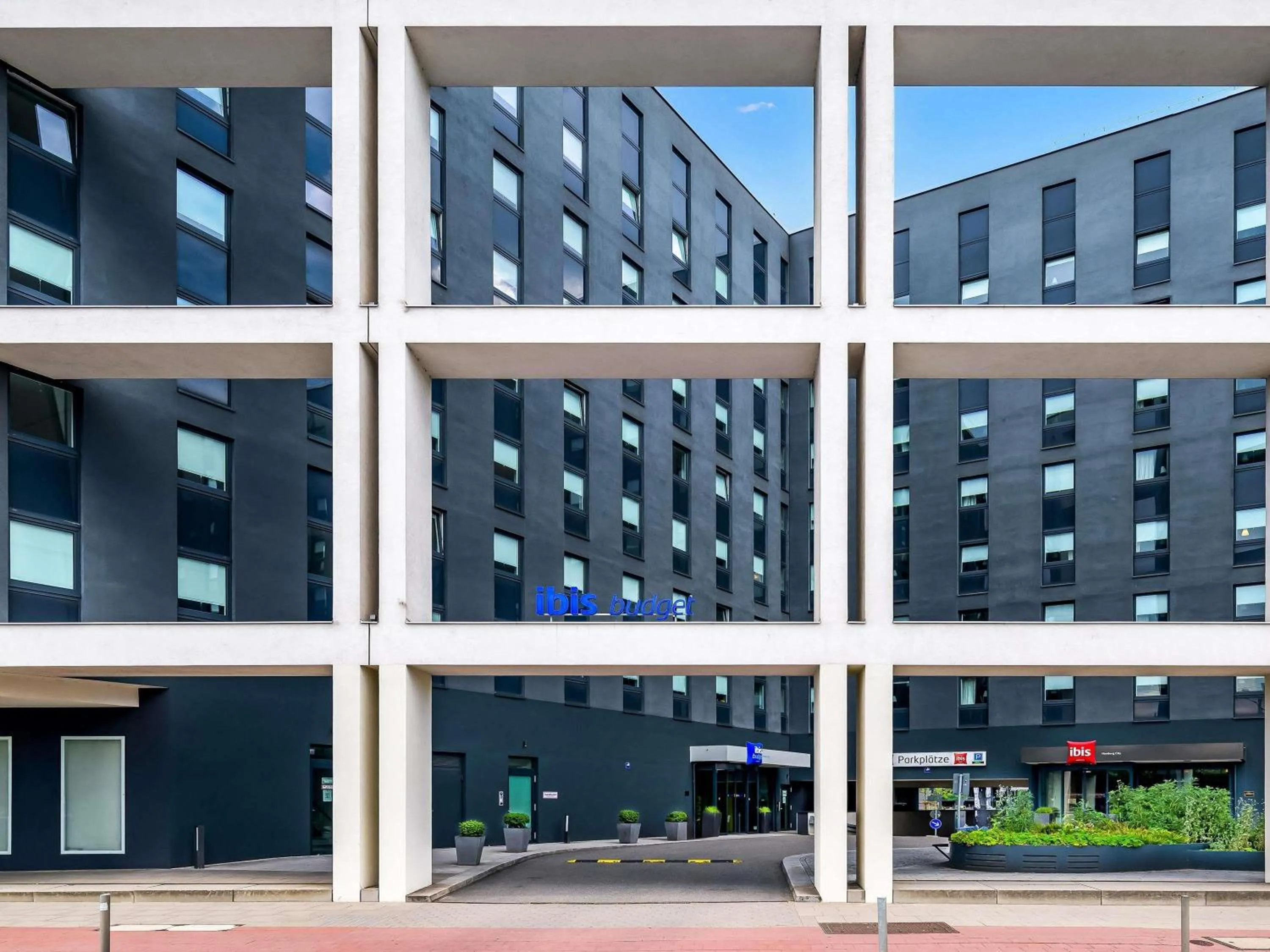 Property building in ibis budget Hamburg City