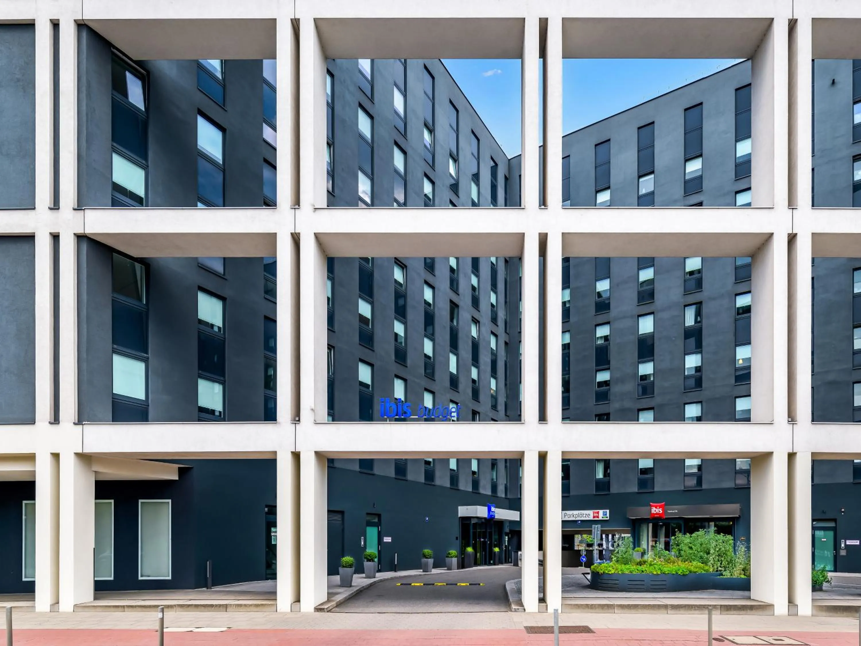 Property building in ibis budget Hamburg City