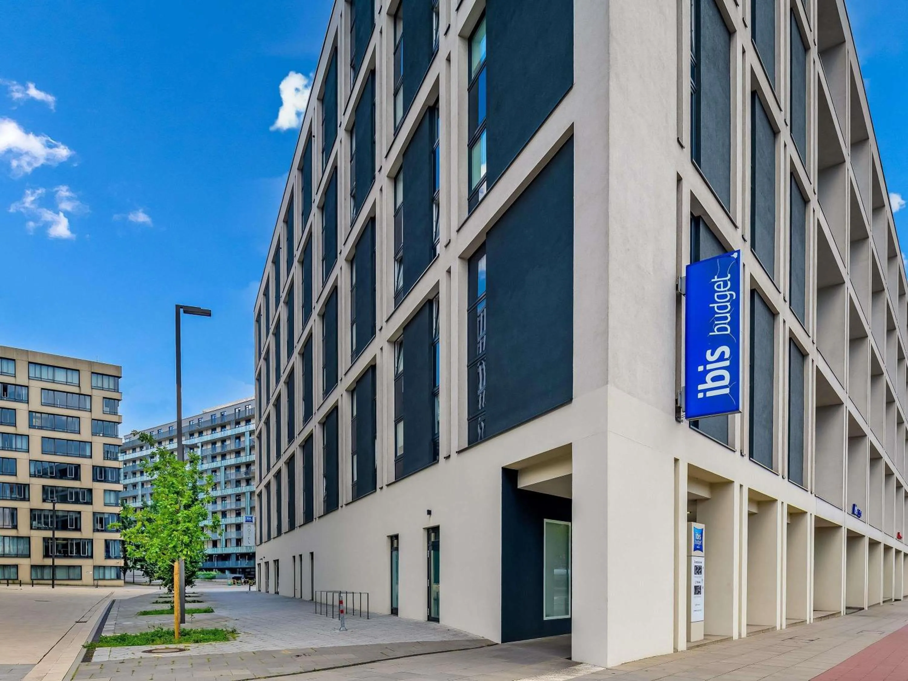 Property building in ibis budget Hamburg City
