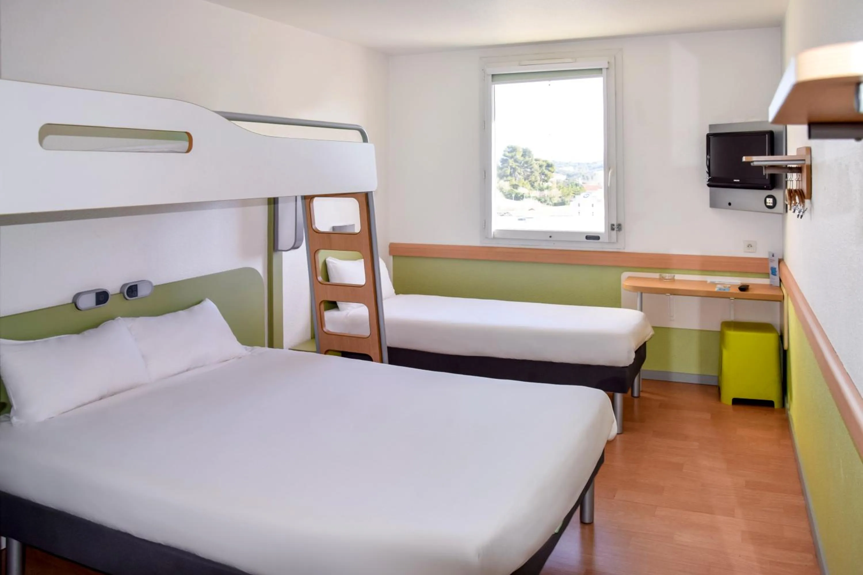 Family, Bed in ibis budget Bordeaux Sud