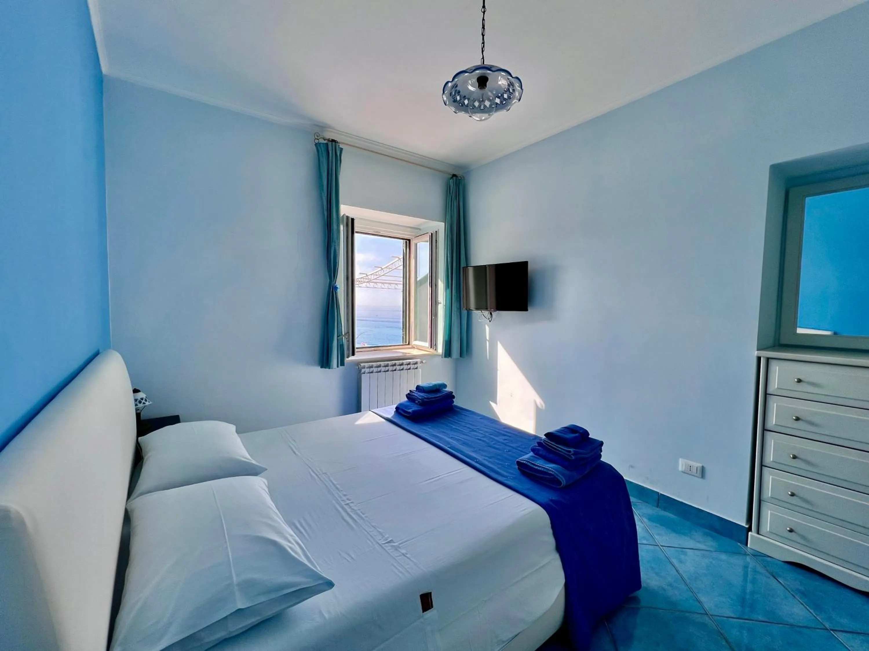 View (from property/room), Bed in Bella Tropea Suite