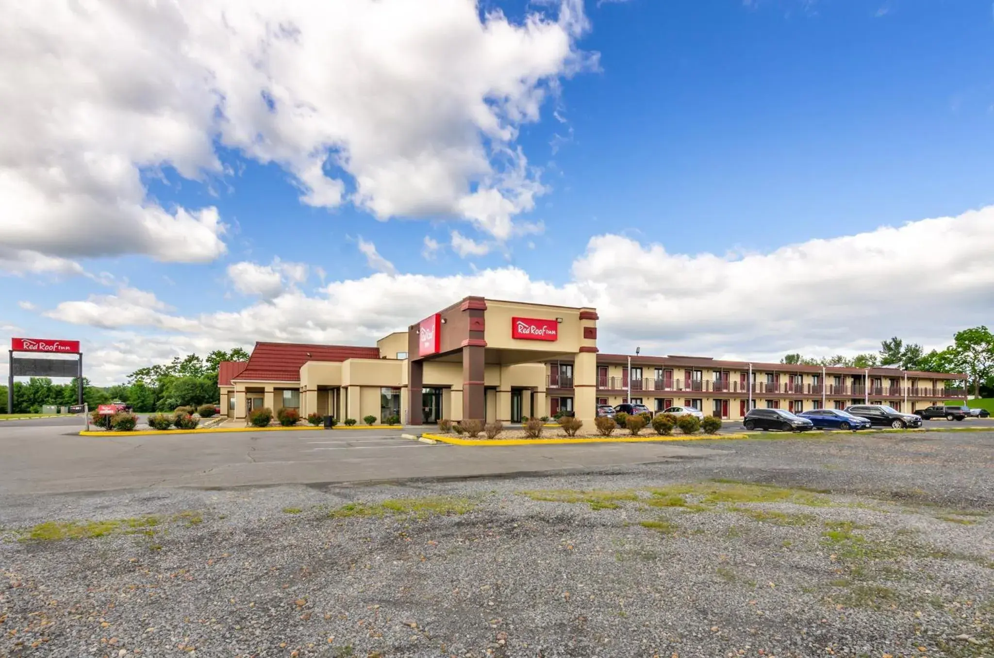 Property building in Red Roof Inn Staunton Property building in Red Roof Inn Staunton