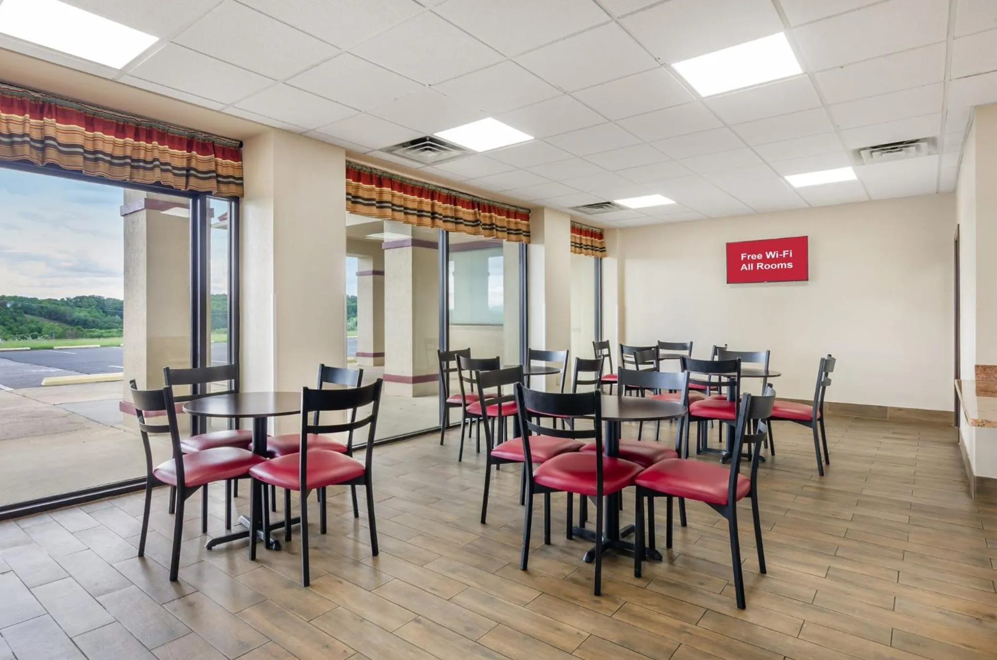 Breakfast in Red Roof Inn Staunton