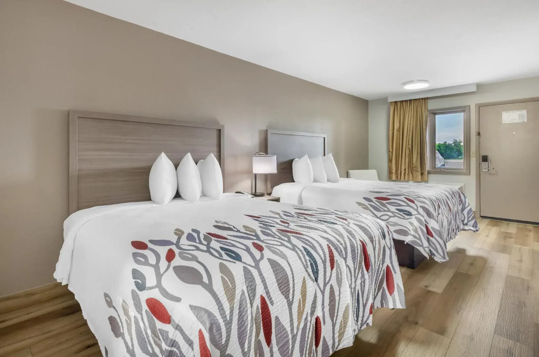 Superior Room with Two Queen Beds Non-Smoking in Red Roof Inn Staunton Superior Room with Two Queen Beds Non-Smoking in Red Roof Inn Staunton