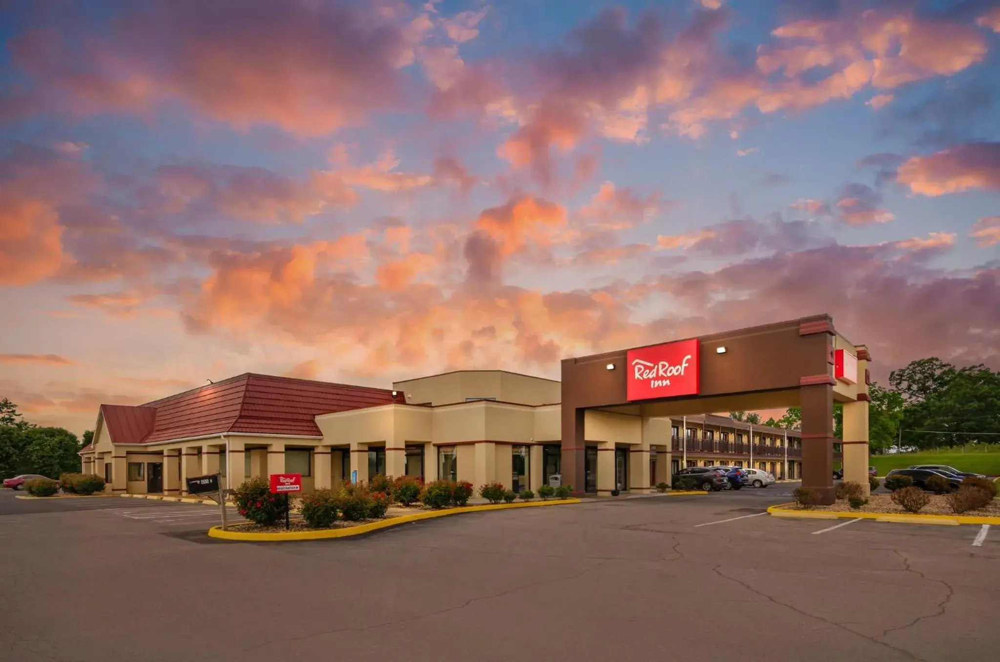 Property building in Red Roof Inn Staunton Property building in Red Roof Inn Staunton
