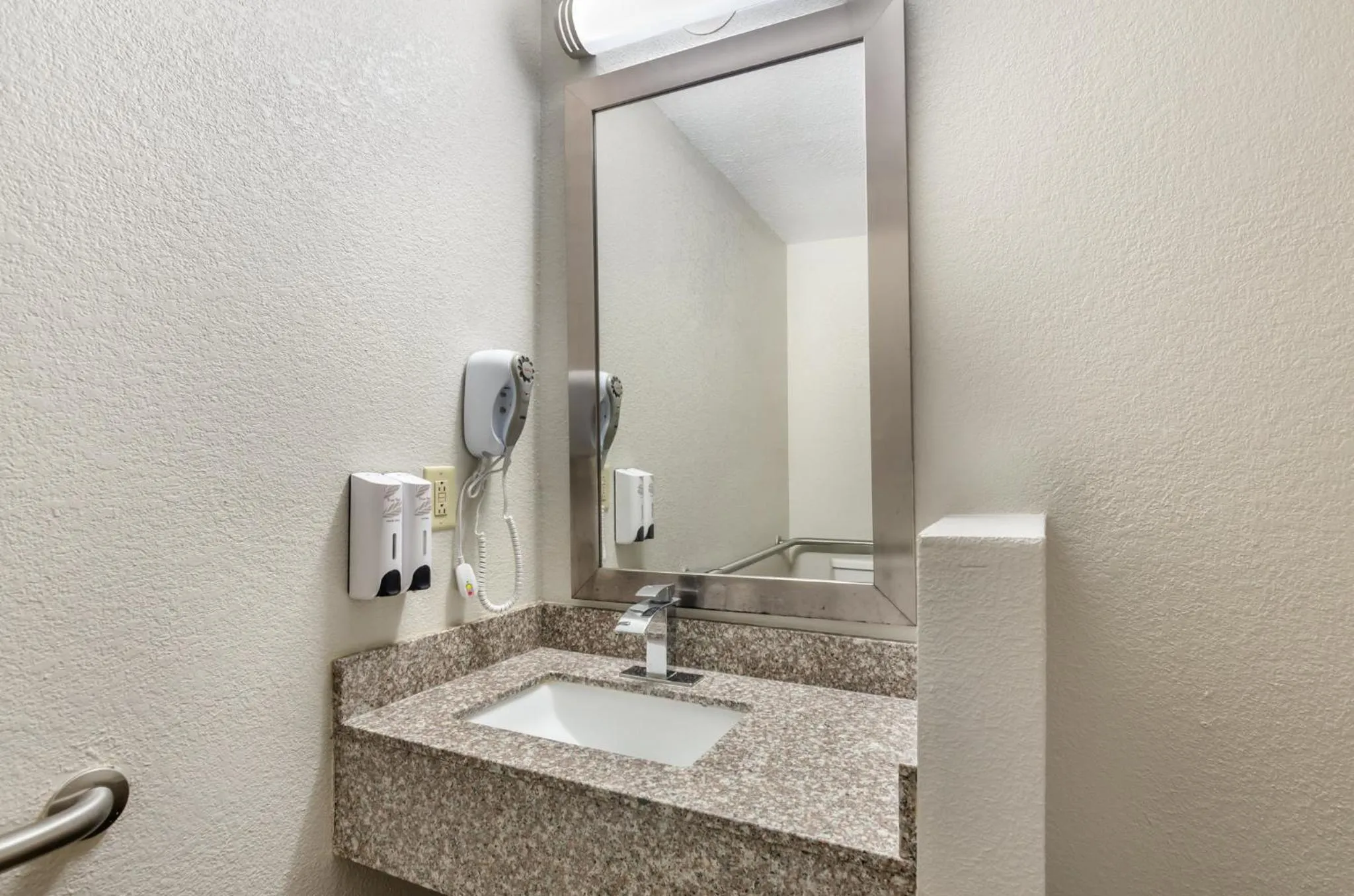Bathroom in Red Roof Inn Staunton