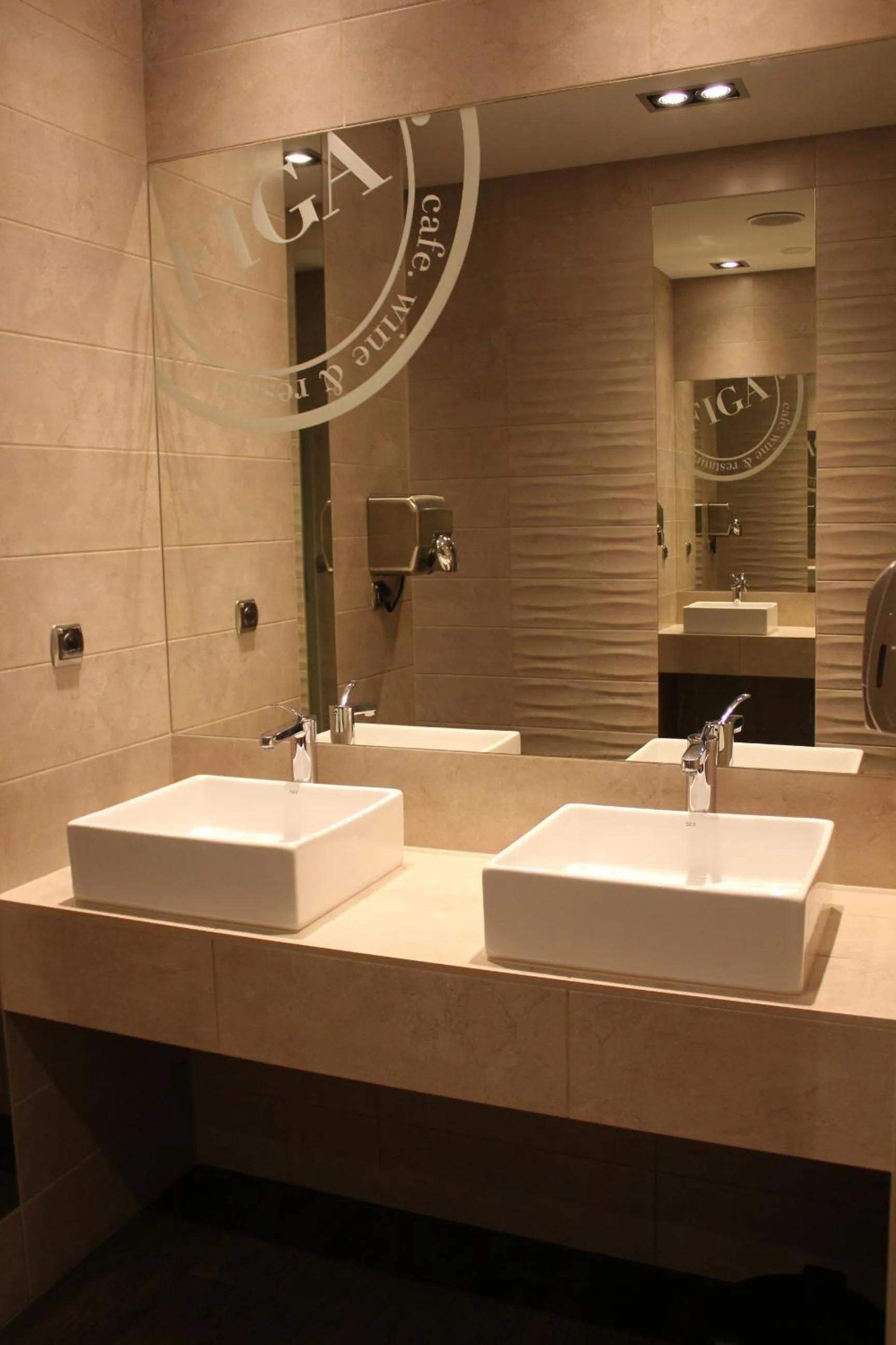 Bathroom in Hotel Figa