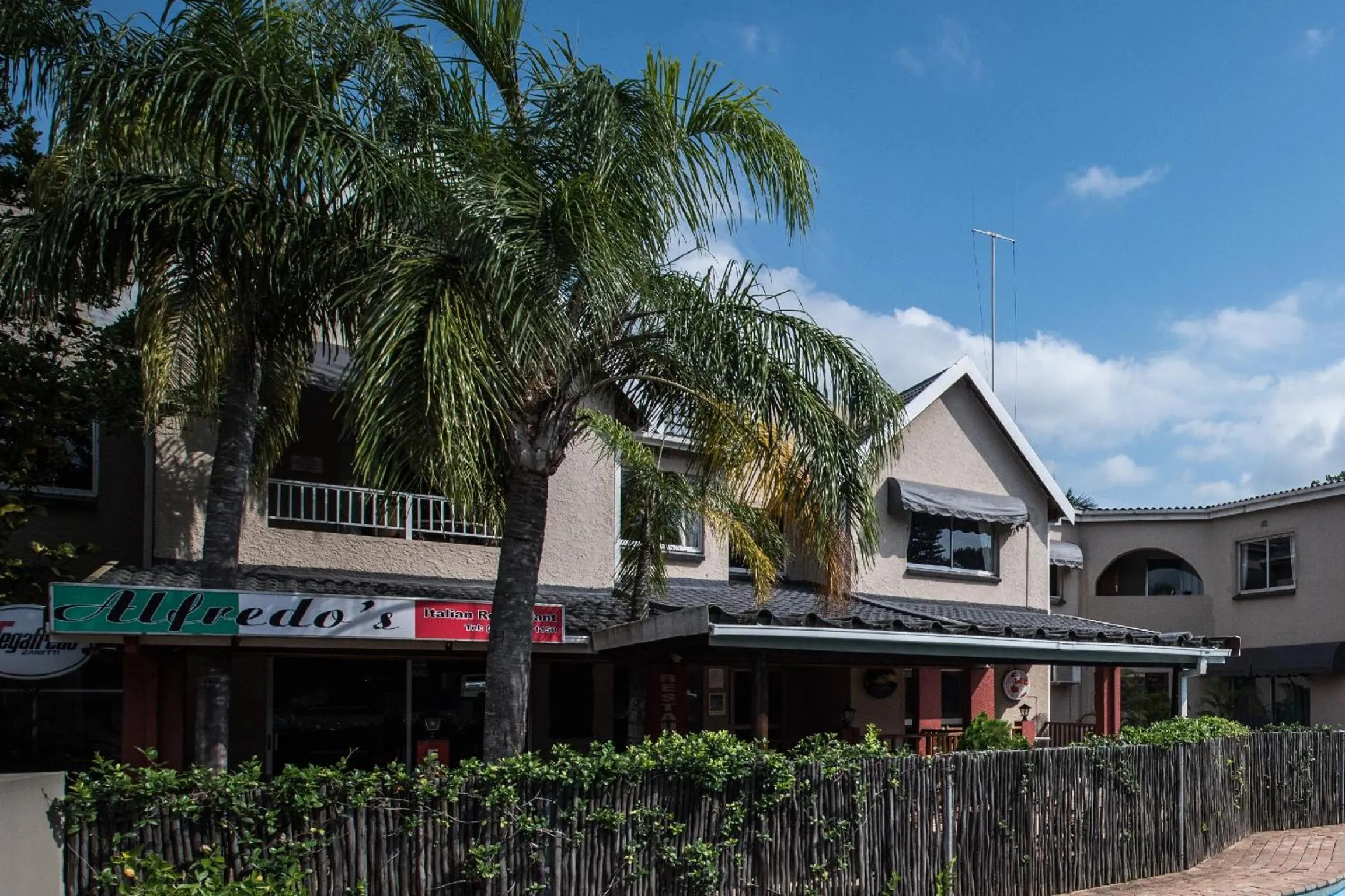 Restaurant/places to eat in First Group Lake View Cabanas