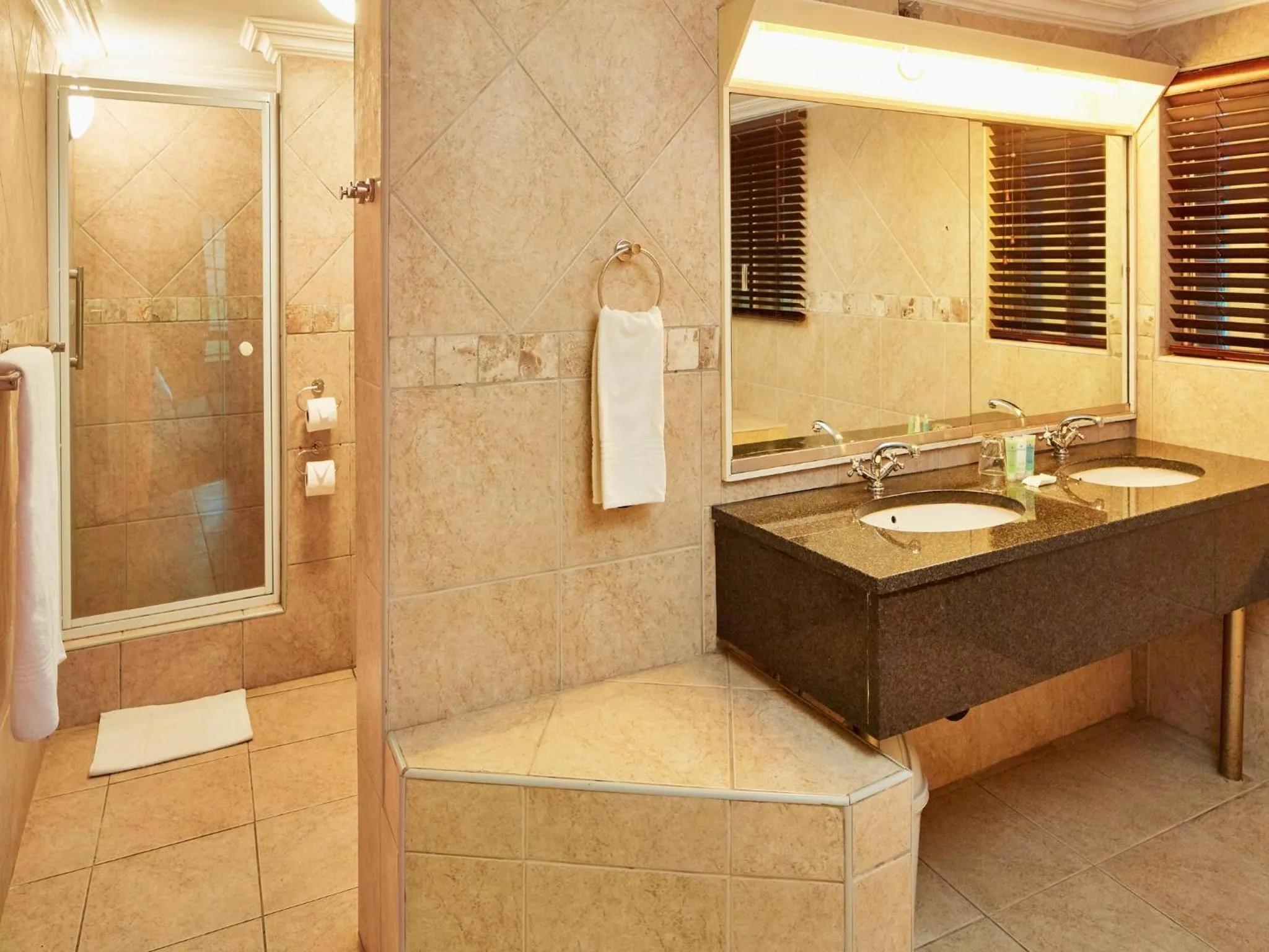 Shower in First Group Midlands Saddle and Trout