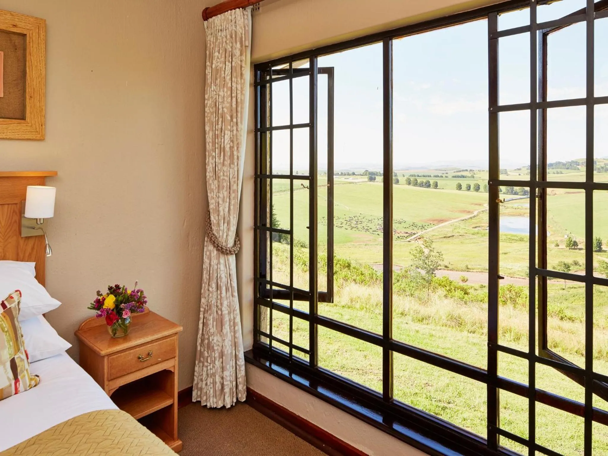 Bedroom, Bed in First Group Midlands Saddle and Trout